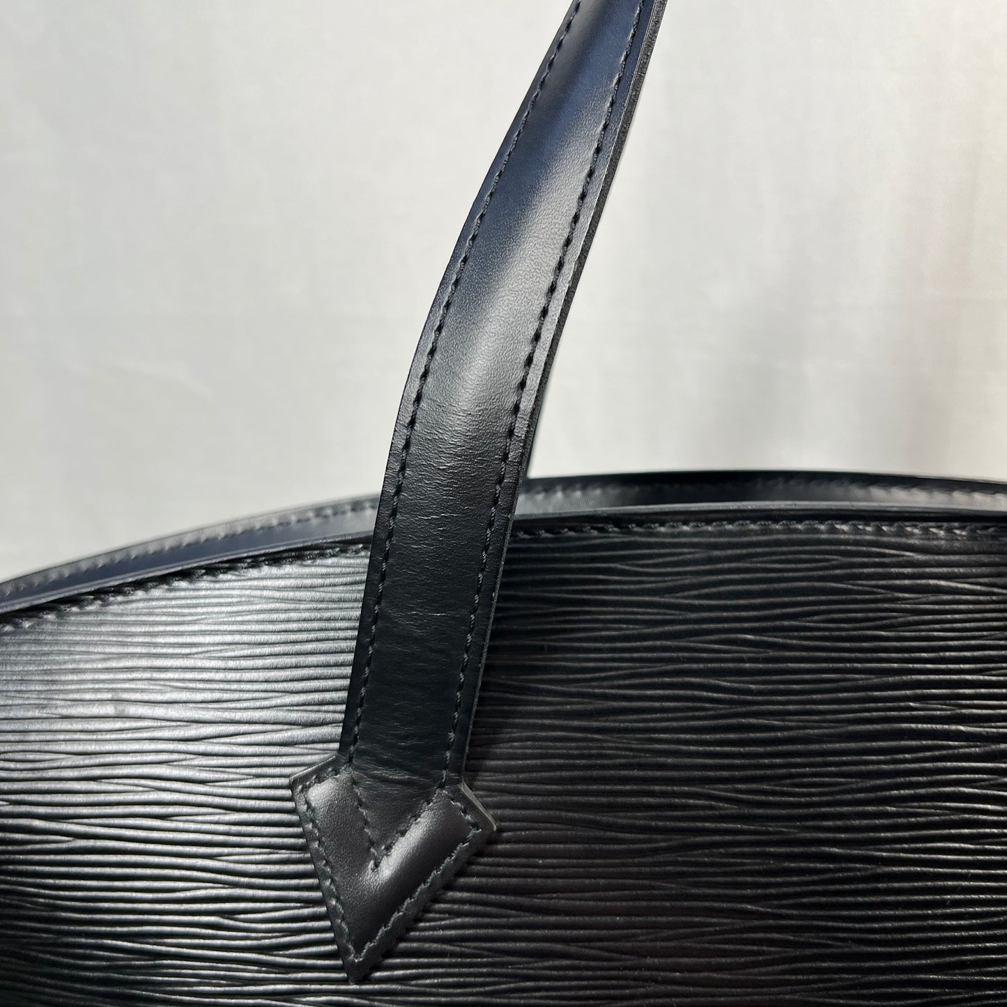 LOUIS VUITTON Saint Jacques PM Epi Black
