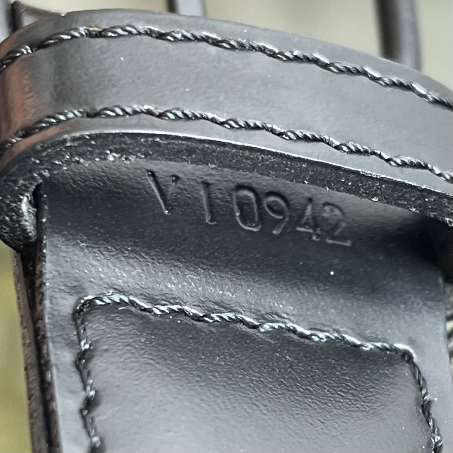 LOUIS VUITTON Sac D'Epaule PM Black Epi Leather Bucket Bag