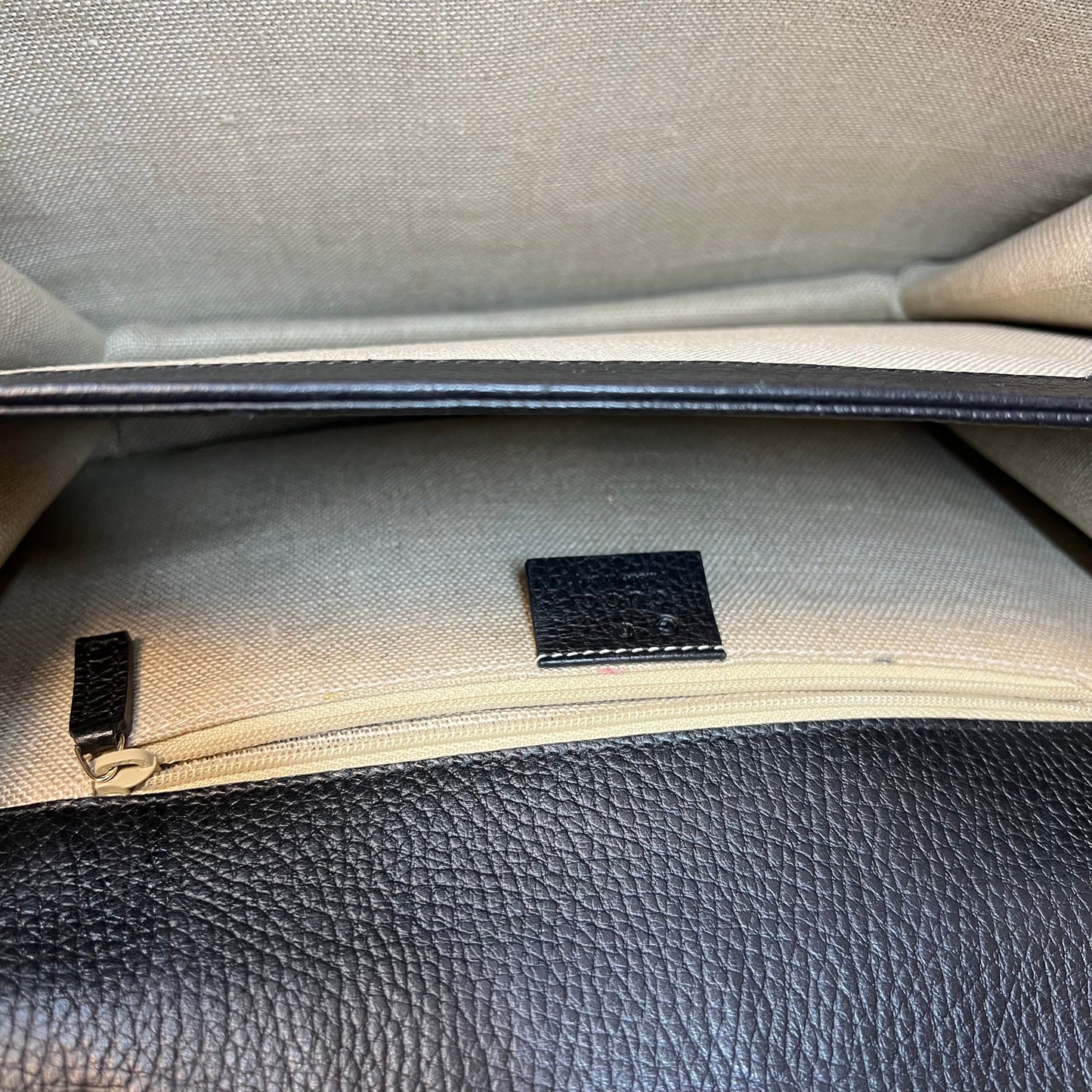 GUCCI Interlocking G Black Dollar Calfskin Shoulder Bag