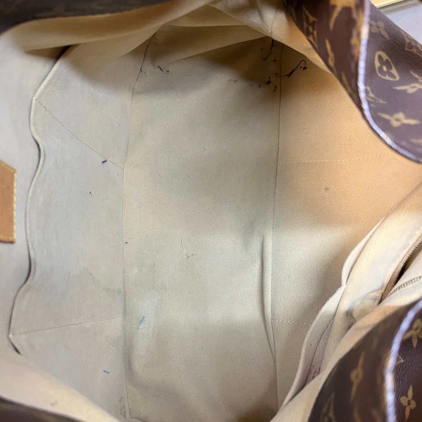 LOUIS VUITTON Artsy MM Brown Monogram Canvas Hobo Bag