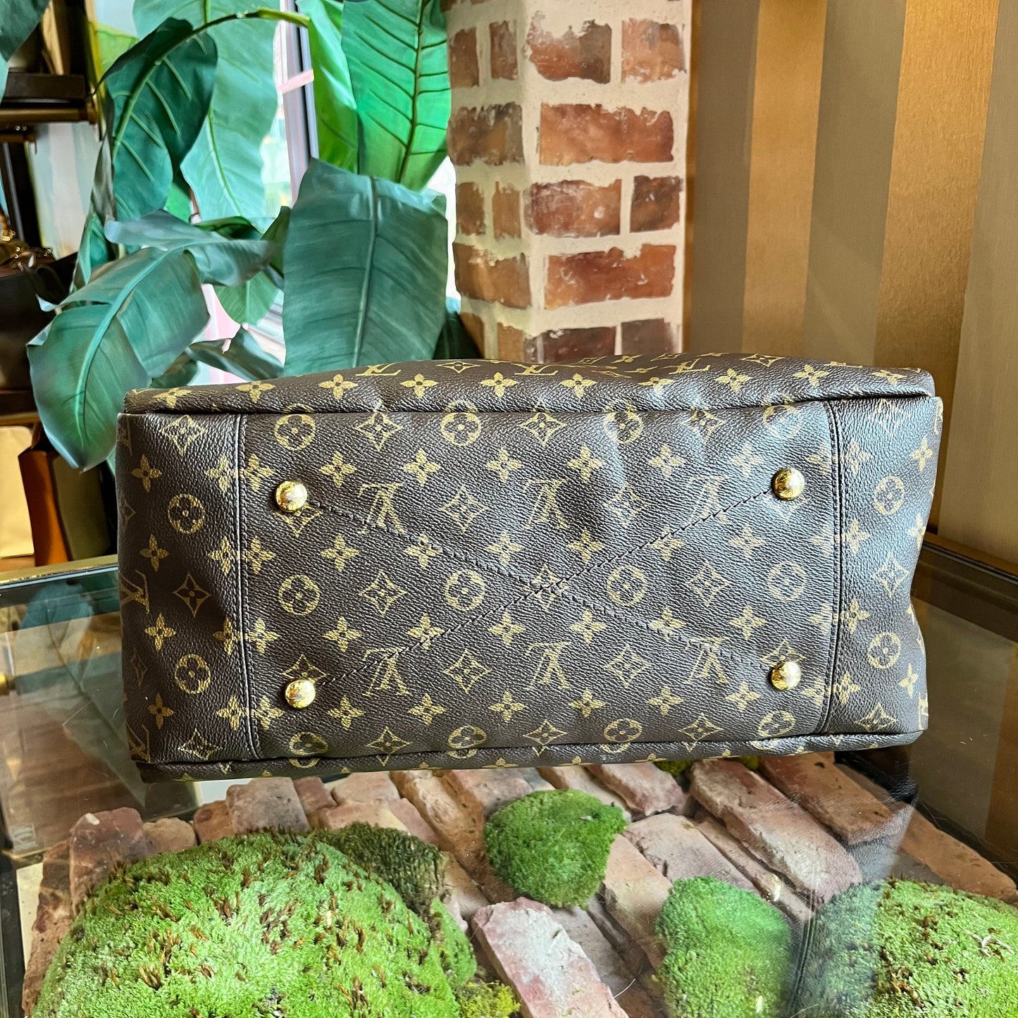LOUIS VUITTON Artsy MM Brown Monogram Canvas Hobo Bag