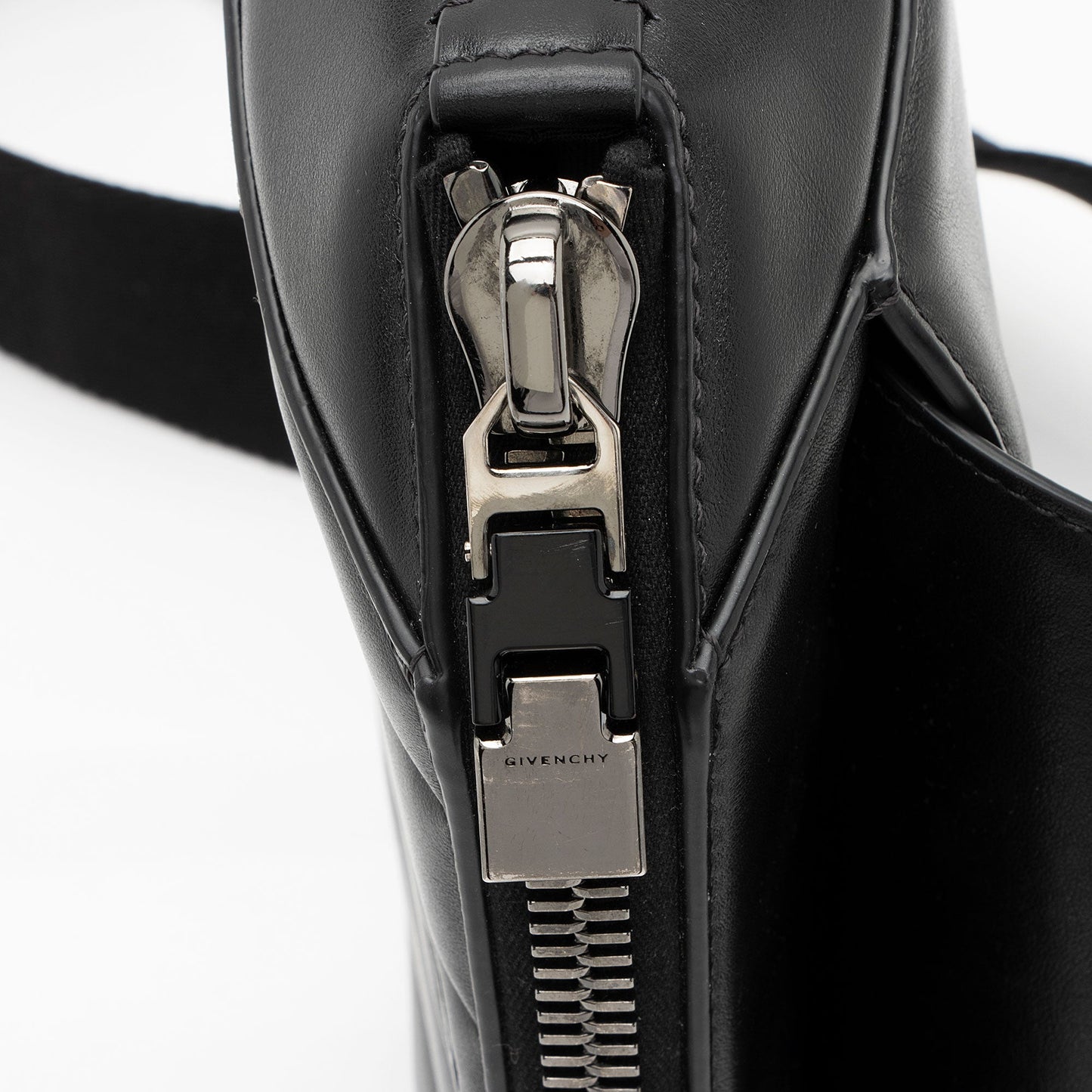 Givenchy Quilted Calfskin Antigona U Crossbody (SHF-N5cAVd)