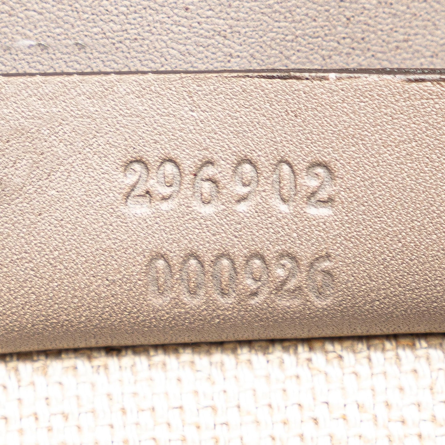 Gucci Duilio Brogue Leather Crossbody (SHG-Cn1jv6)