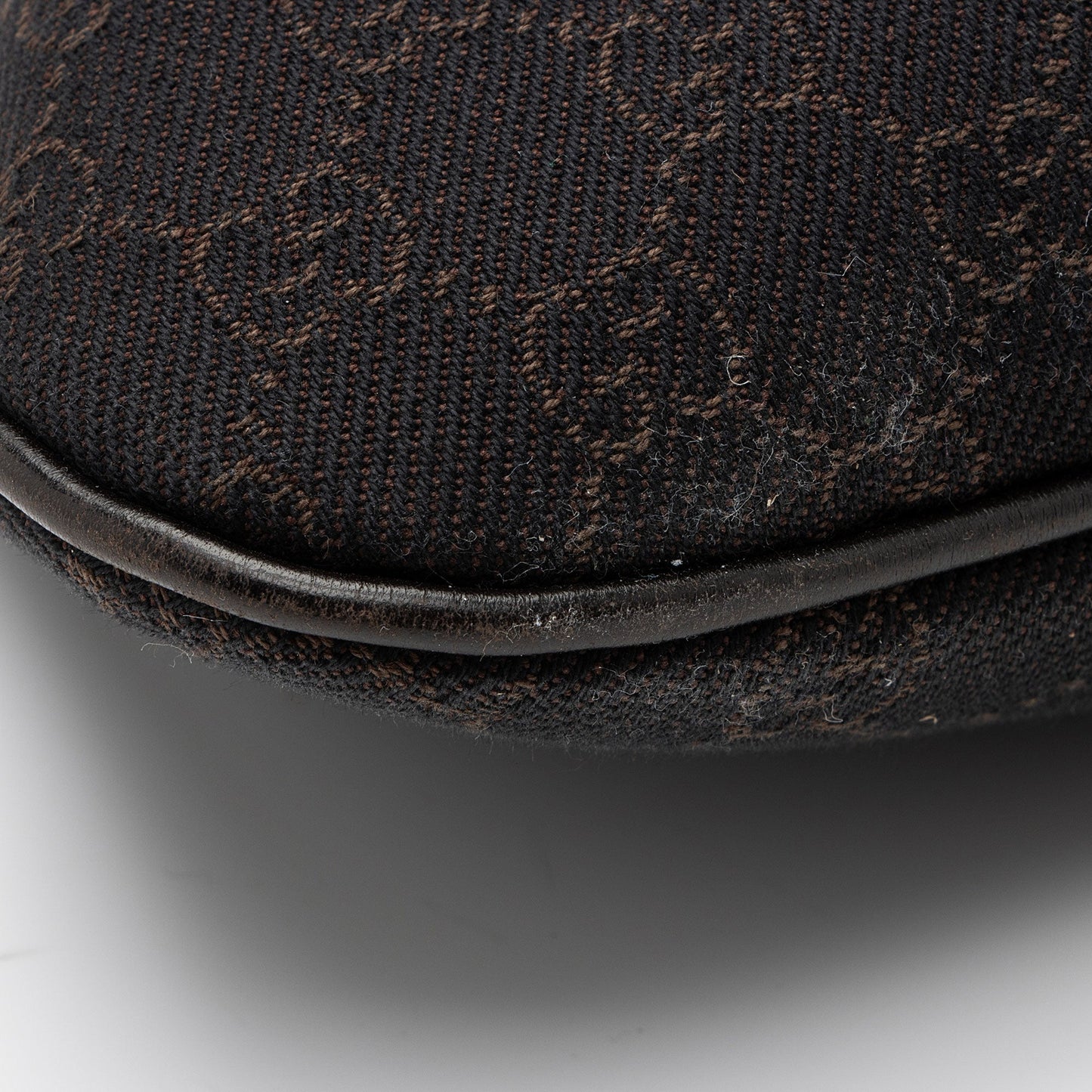 Gucci GG Canvas Britt Medium Hobo (SHF-nj2RBV)