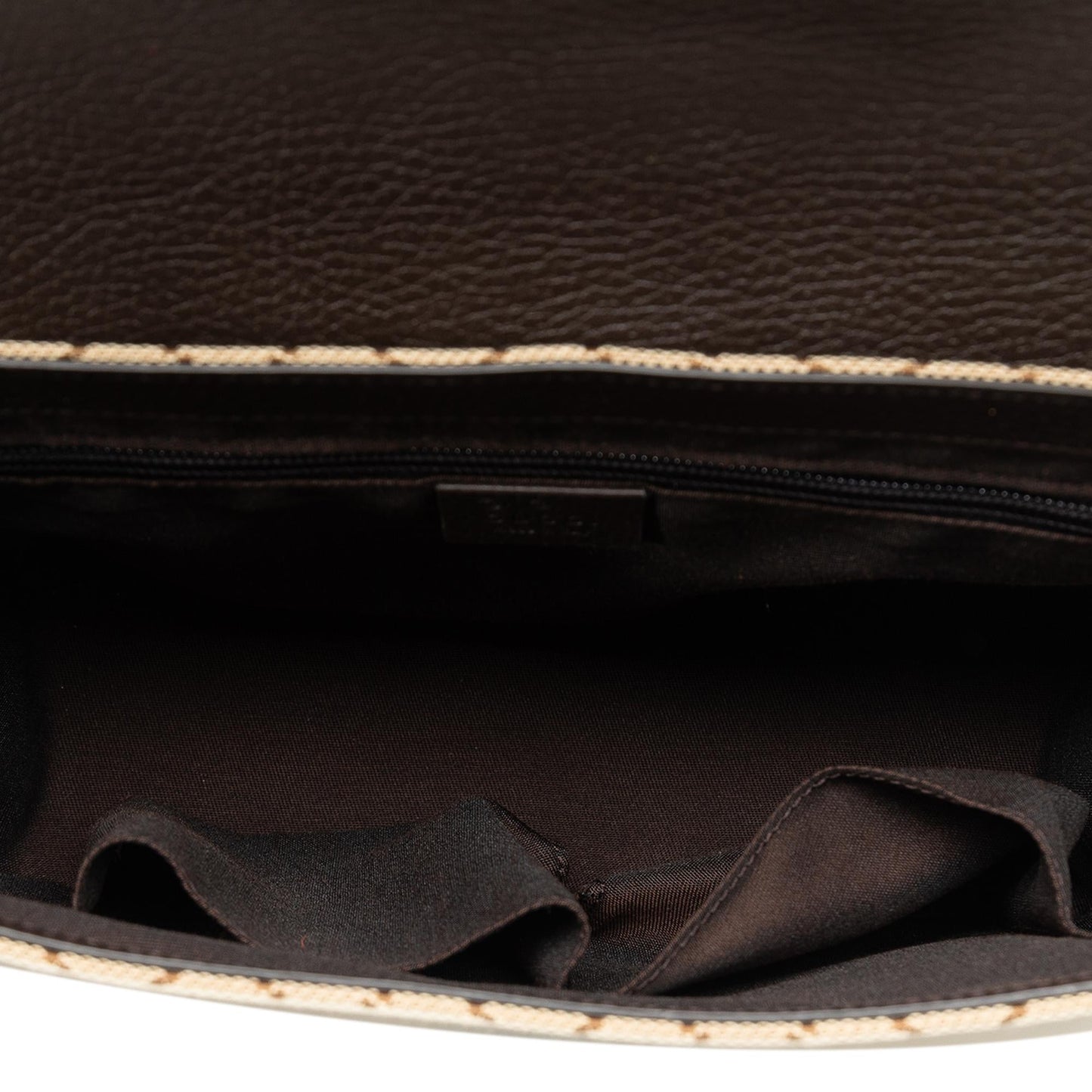 Gucci GG Canvas Crossbody Bag (SHG-aoKGif)