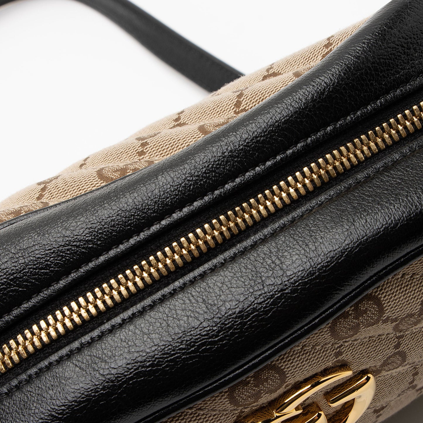 Gucci GG Canvas GG Marmont Small Shoulder Bag (SHF-kPDHre)