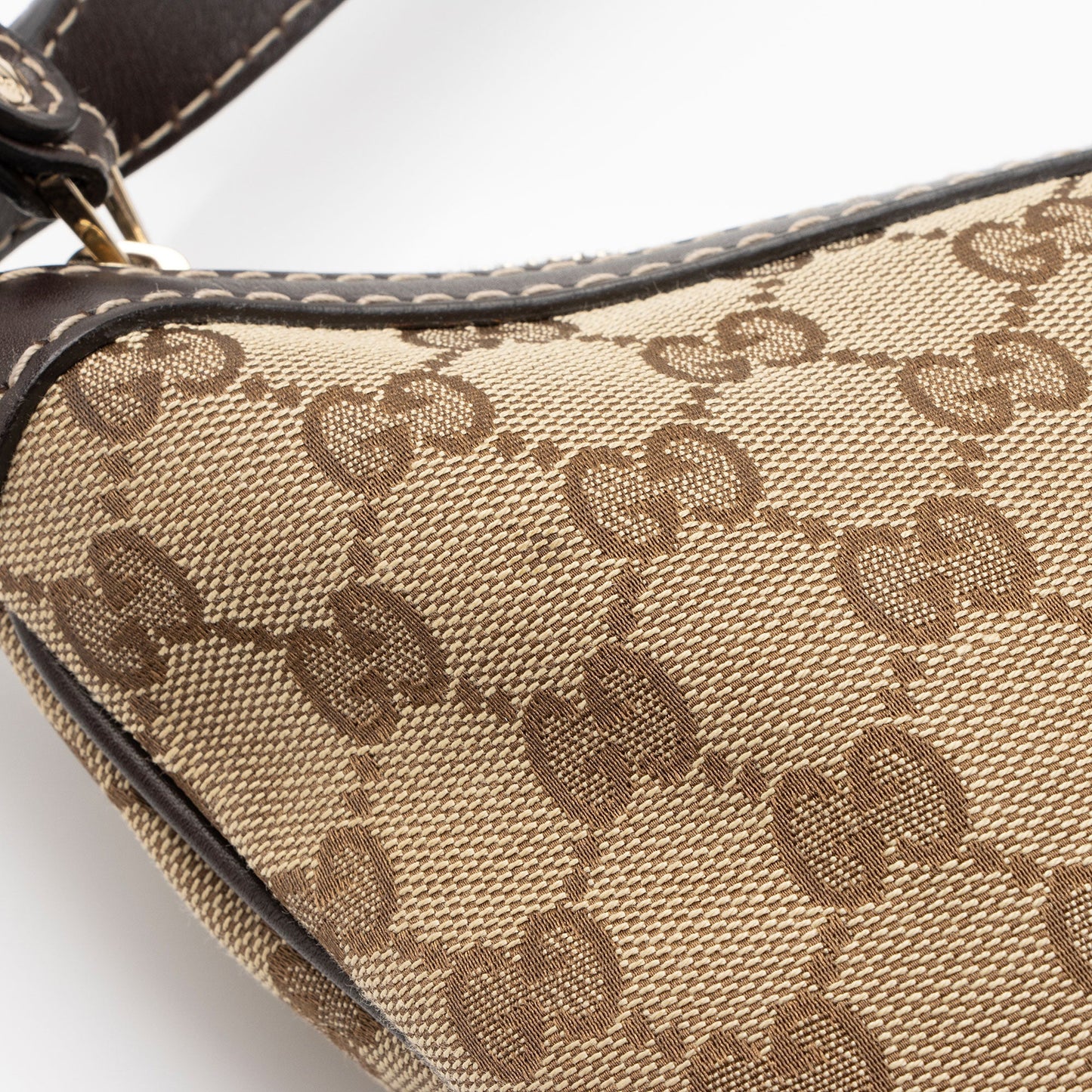 Gucci GG Canvas Interlocking Heart Crossbody Bag (SHF-2gSnDY)