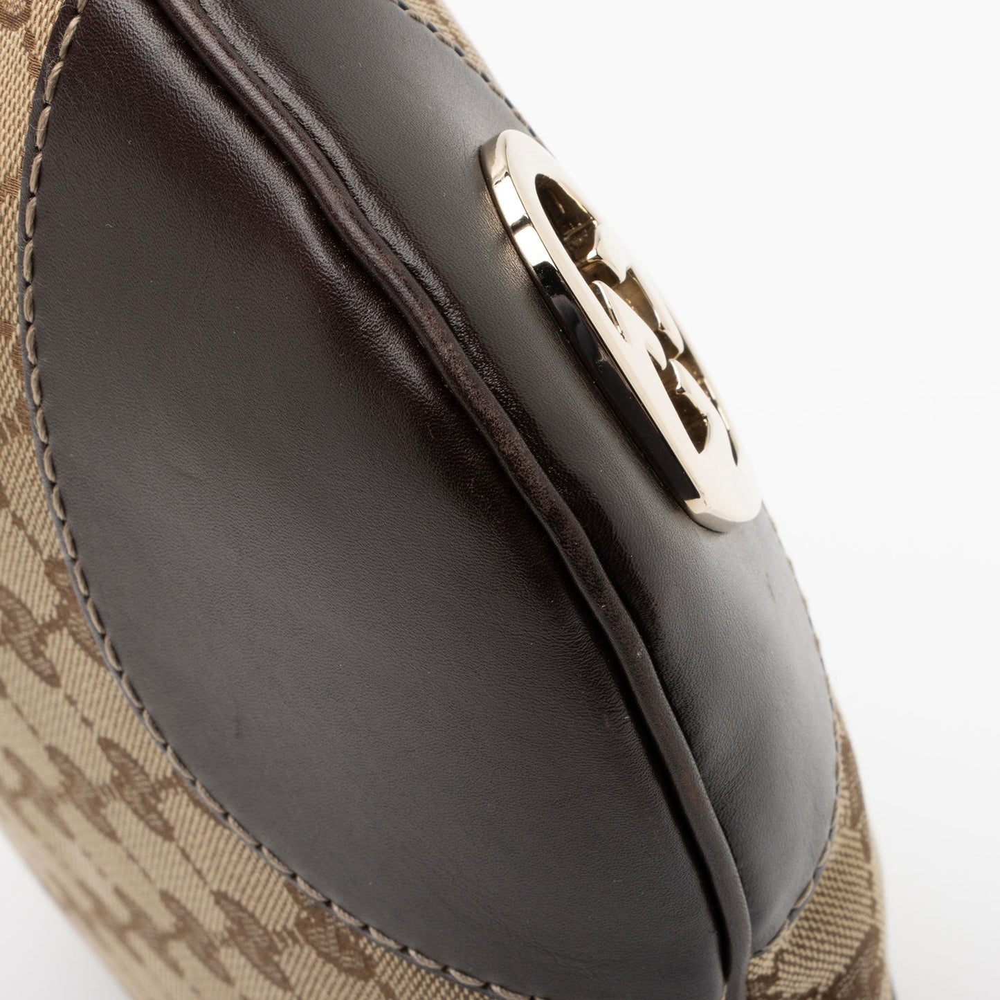 Gucci GG Canvas Interlocking Heart Crossbody Bag (SHF-2gSnDY)