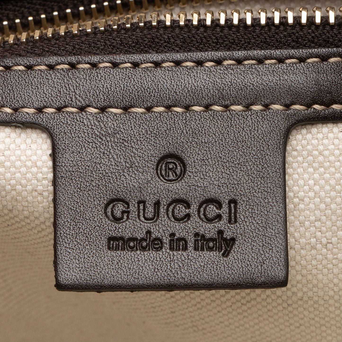 Gucci GG Canvas Interlocking Heart Crossbody Bag (SHF-2gSnDY)