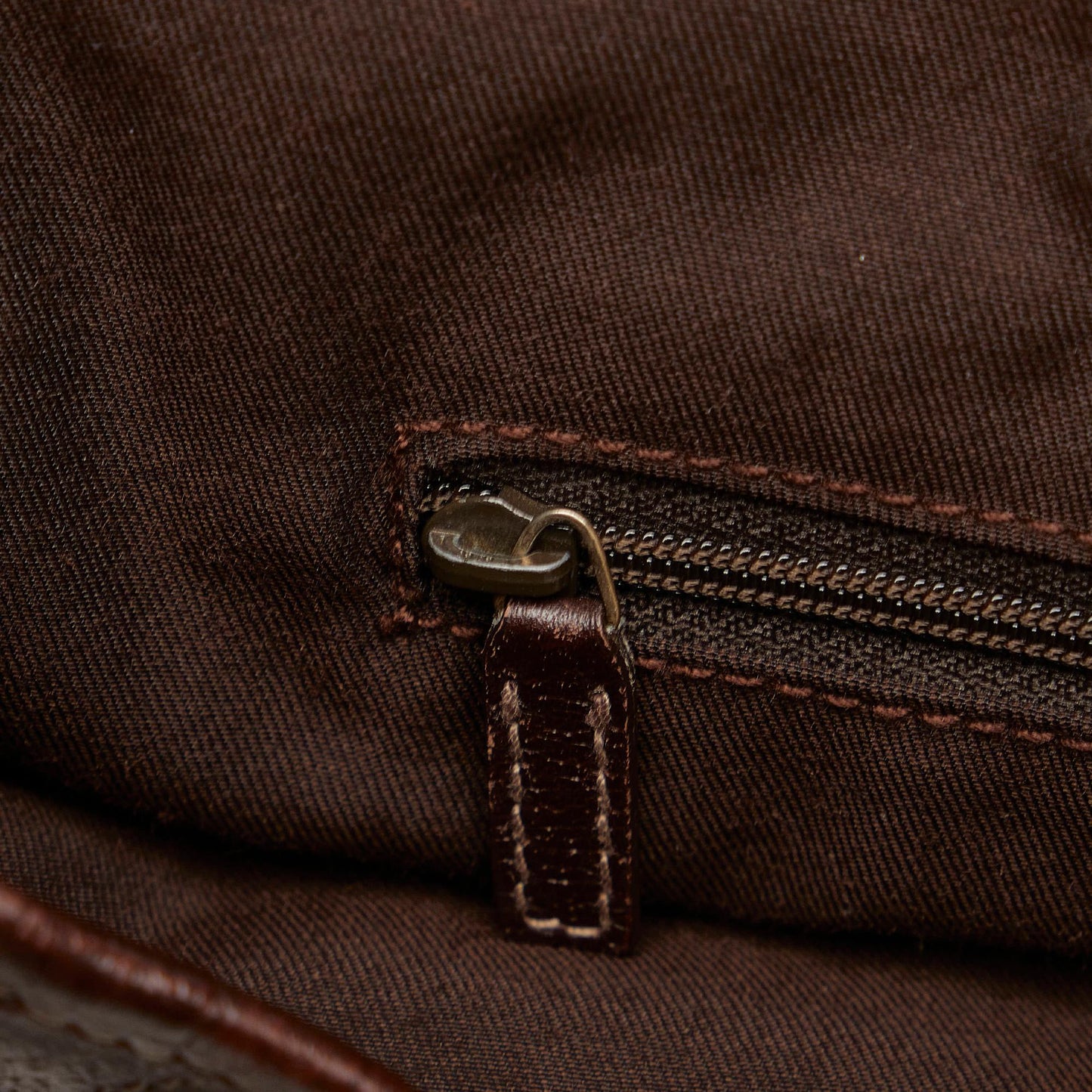 Gucci GG Canvas Pelham Shoulder Bag (SHG-qhGAWQ)