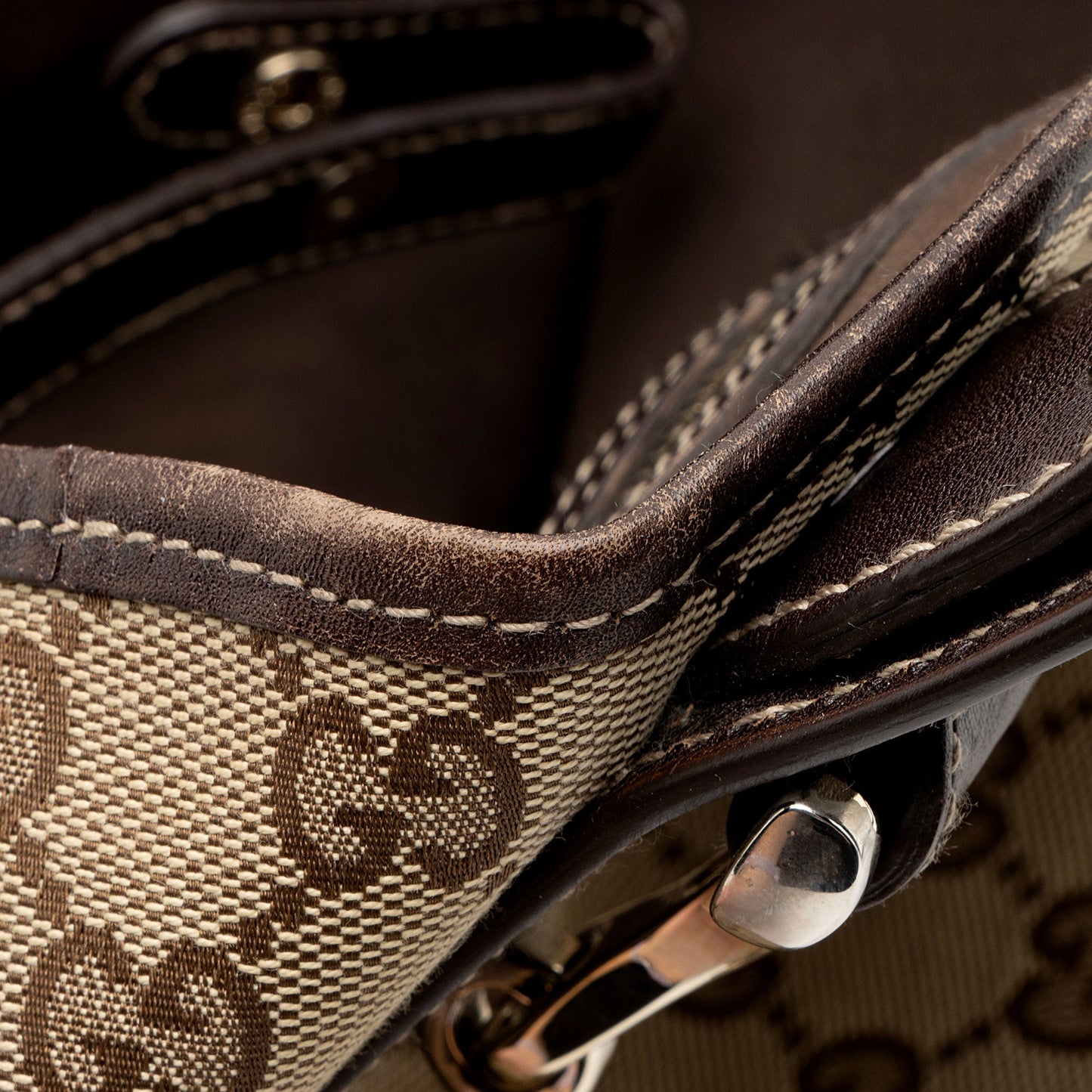 Gucci GG Canvas Pelham Small Shoulder Bag (SHF-HW7KzX)