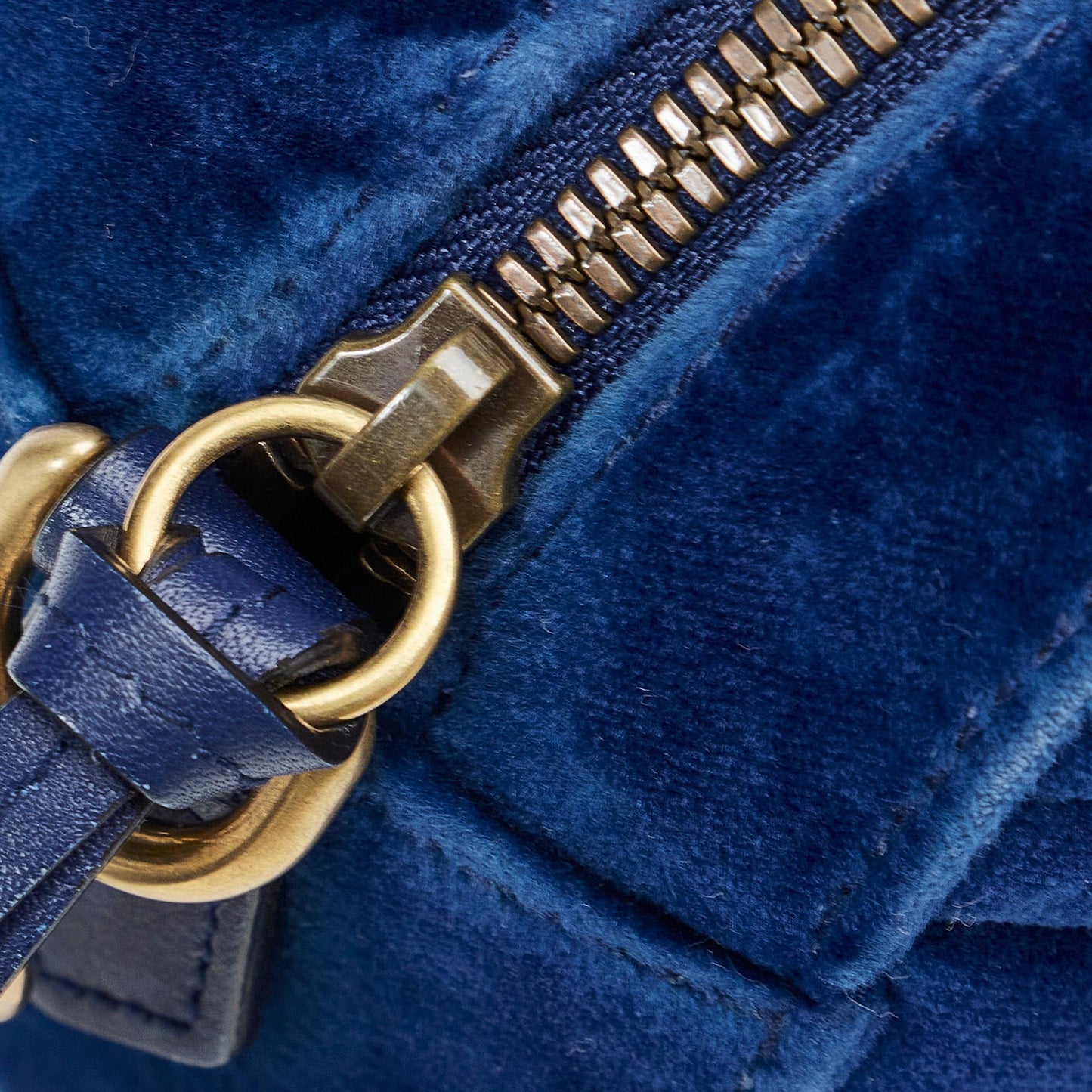 Gucci GG Marmont Matelasse Crossbody Bag (SHG-0RaqU4)