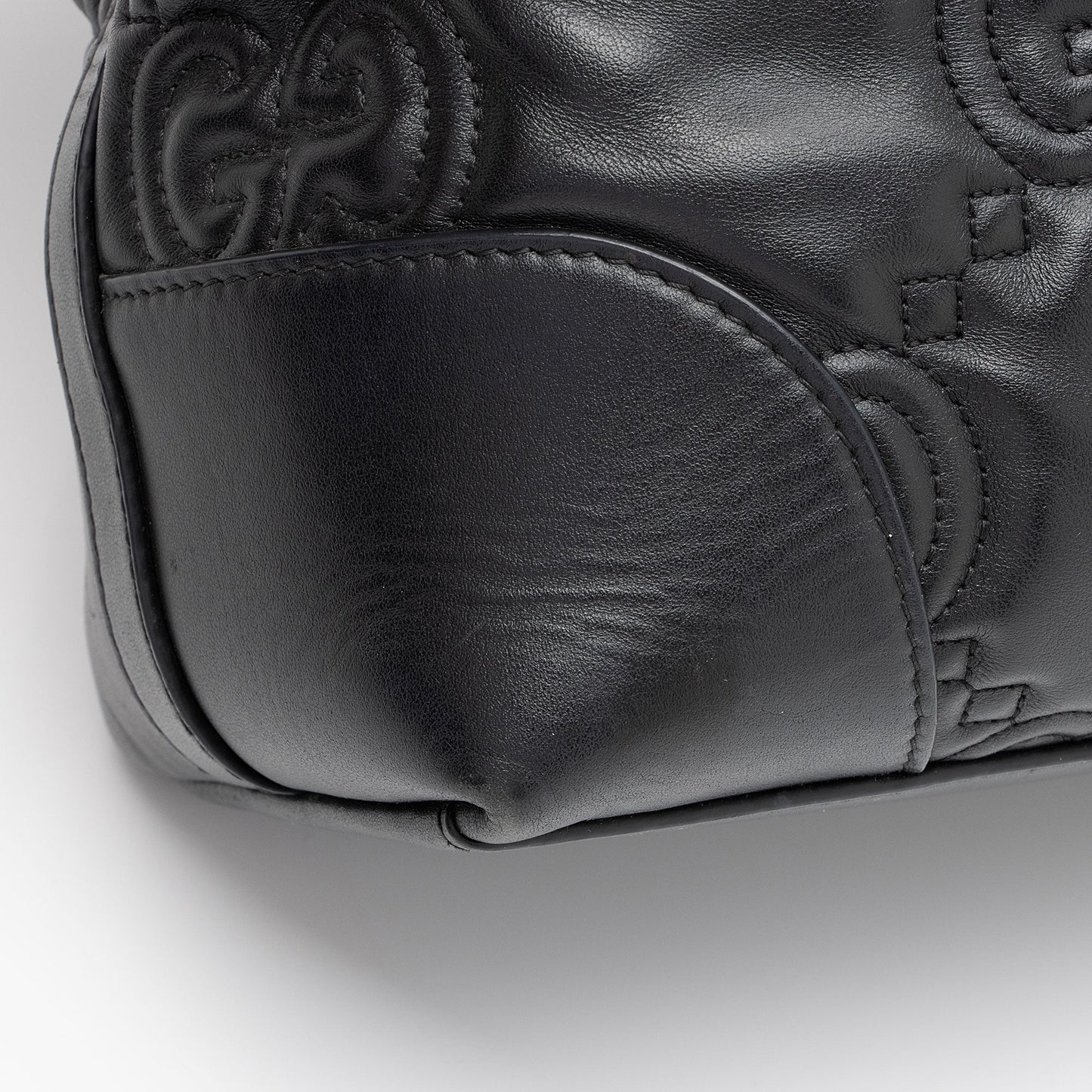 Gucci Jumbo GG Matelasse Medium Tote (SHF-GyLDDY)
