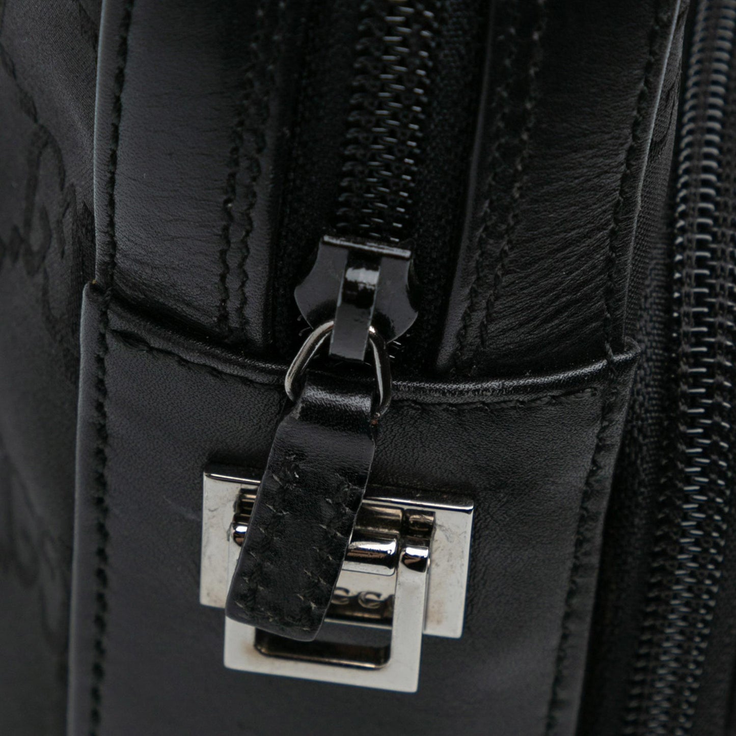 Gucci GG Nylon Crossbody (SHG-ScDtKo)