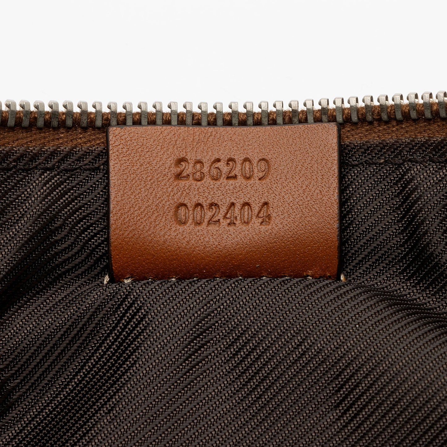 Gucci GG Nylon Zip Pouch (SHF-bnkYTZ)