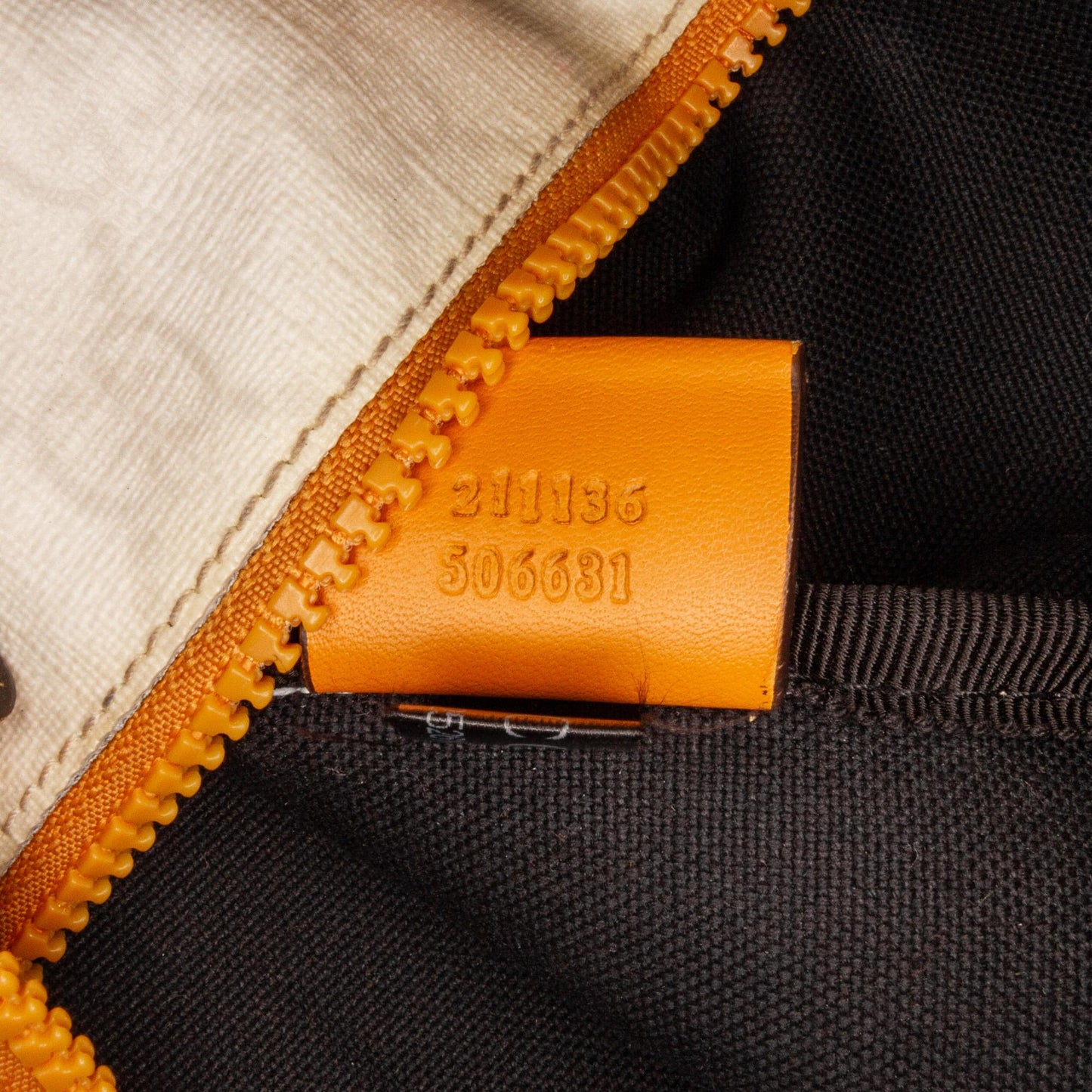 Gucci GG Plus Tote (SHG-2NNUys)