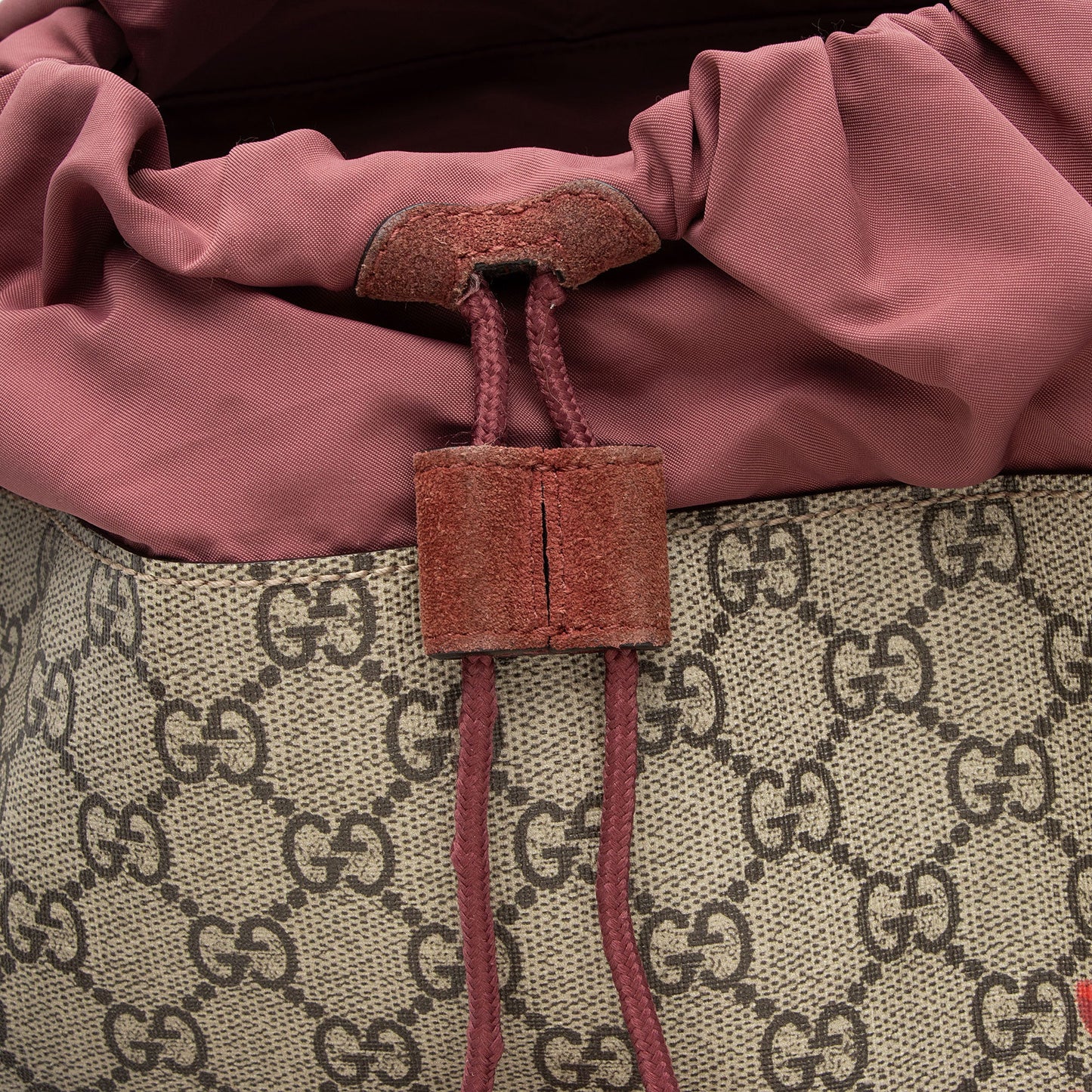 Gucci GG Supreme Blooms Medium Backpack (SHF-G2tOOE)