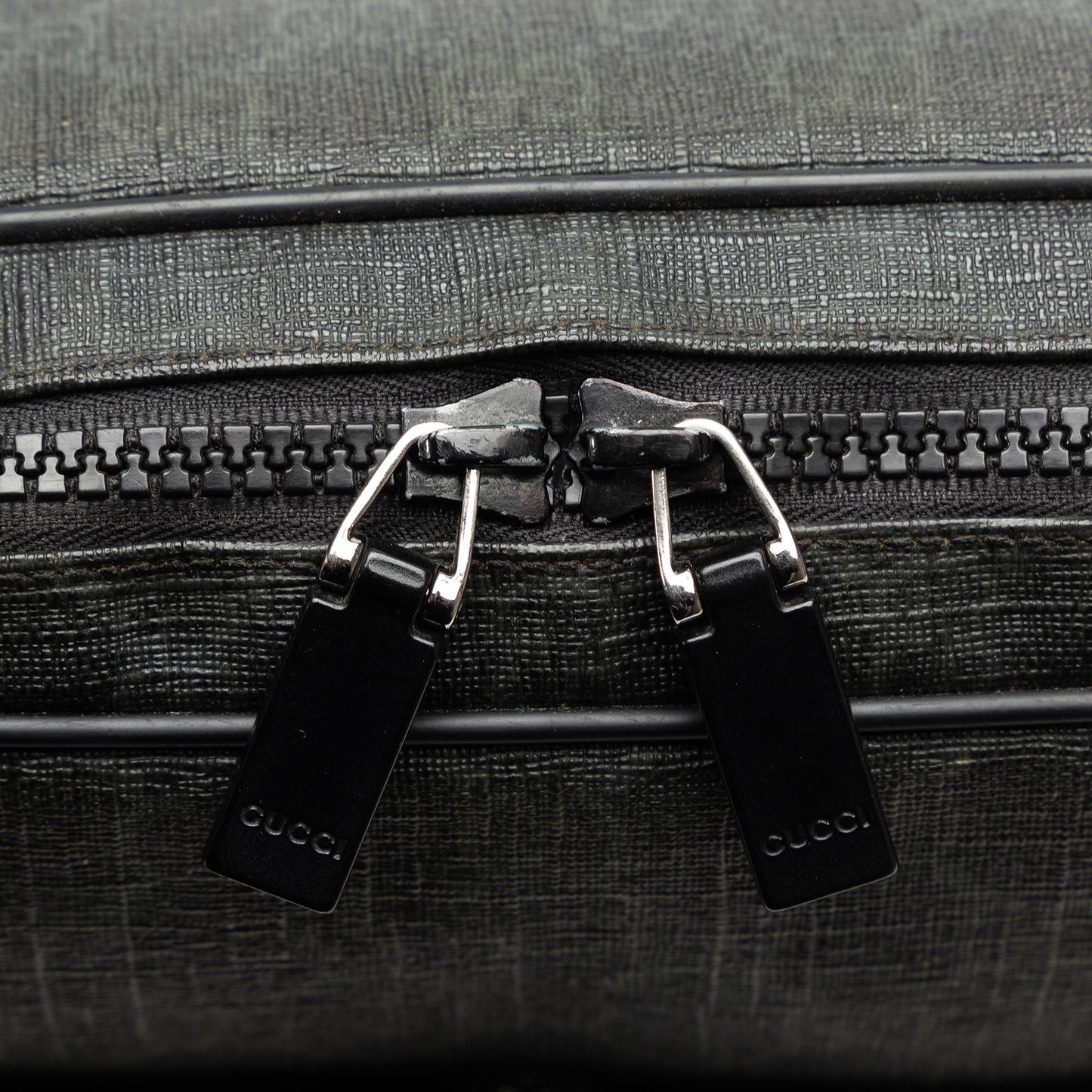 Gucci GG Supreme Crossbody Bag (SHG-KnViiJ)