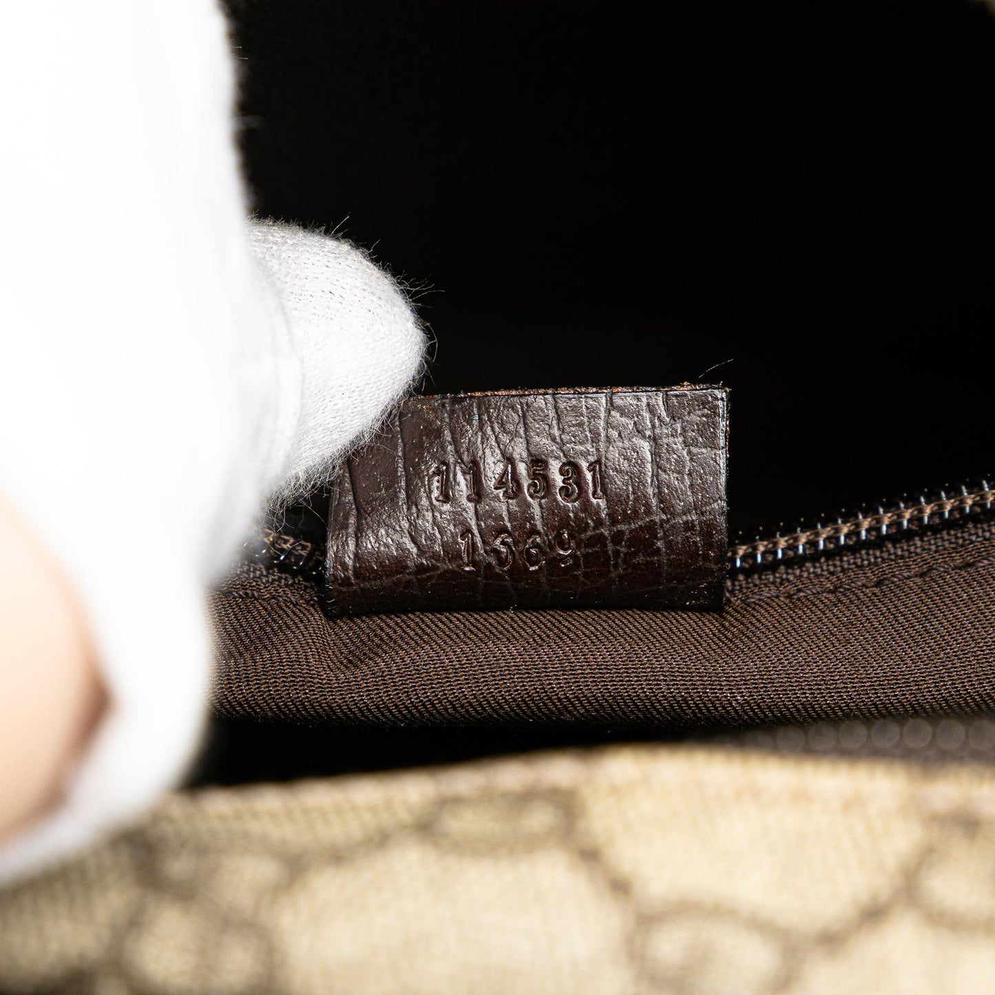 Gucci GG Supreme Crossbody Bag (SHG-liEgwg)