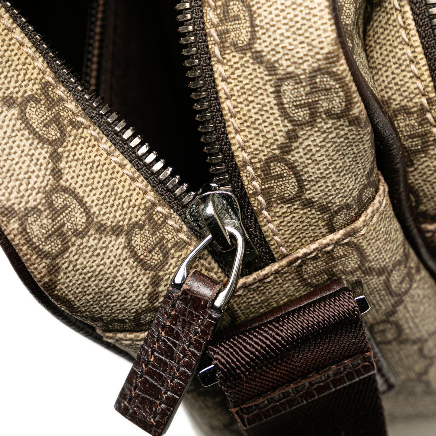 Gucci GG Supreme Crossbody Bag (SHG-liEgwg)