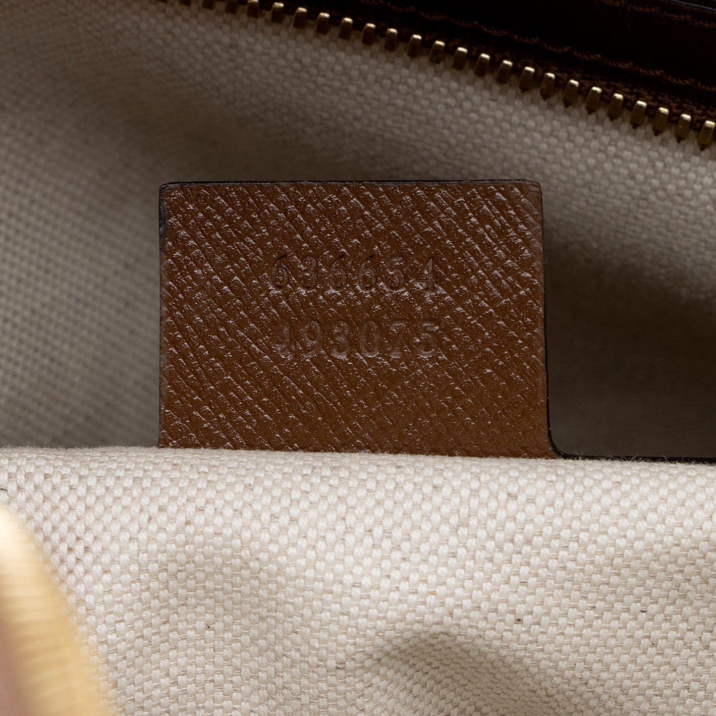 Gucci GG Supreme Fake/Not Medium Day Backpack (SHF-22255)