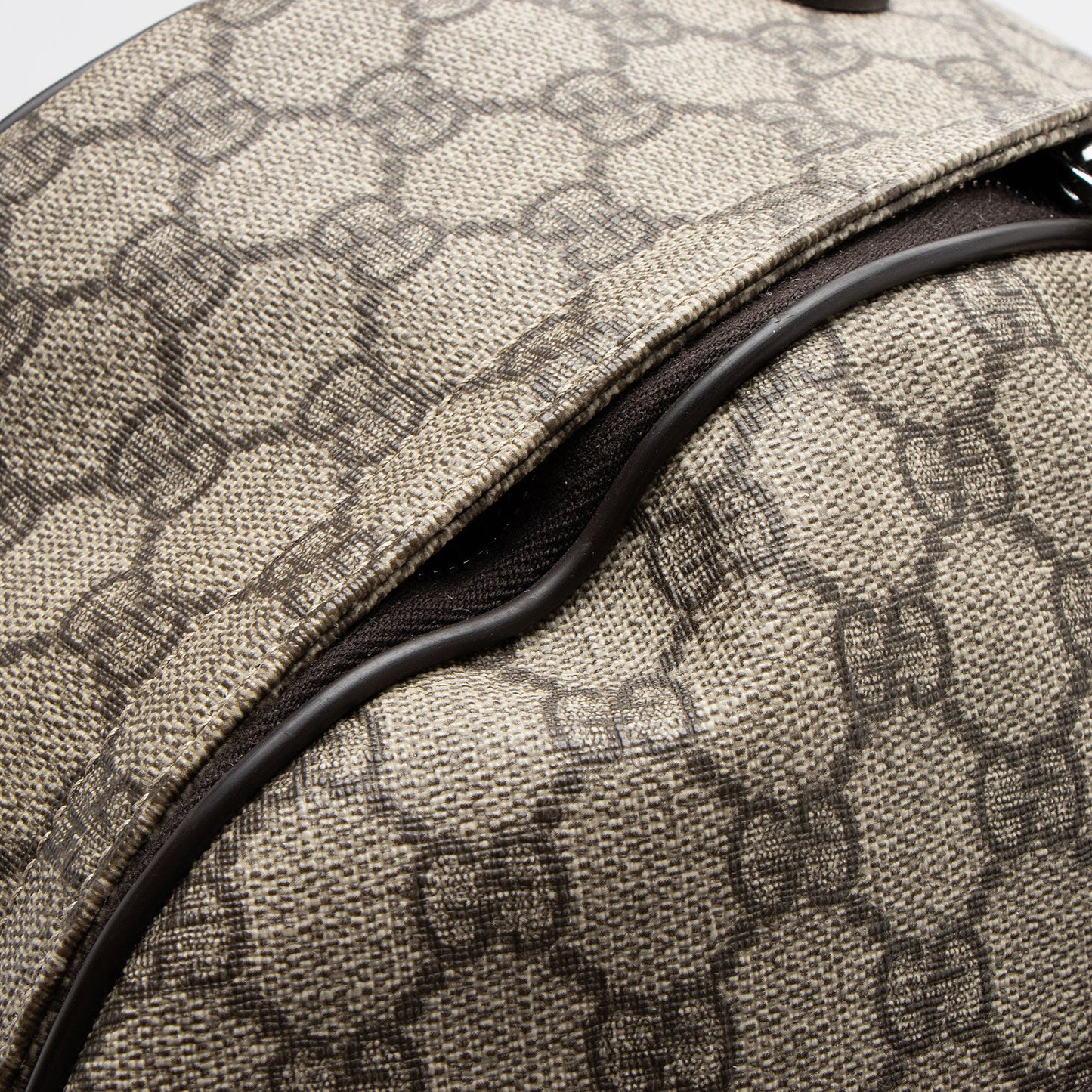 Gucci GG Supreme Interlocking G Medium Backpack (SHF-QiGfpu)