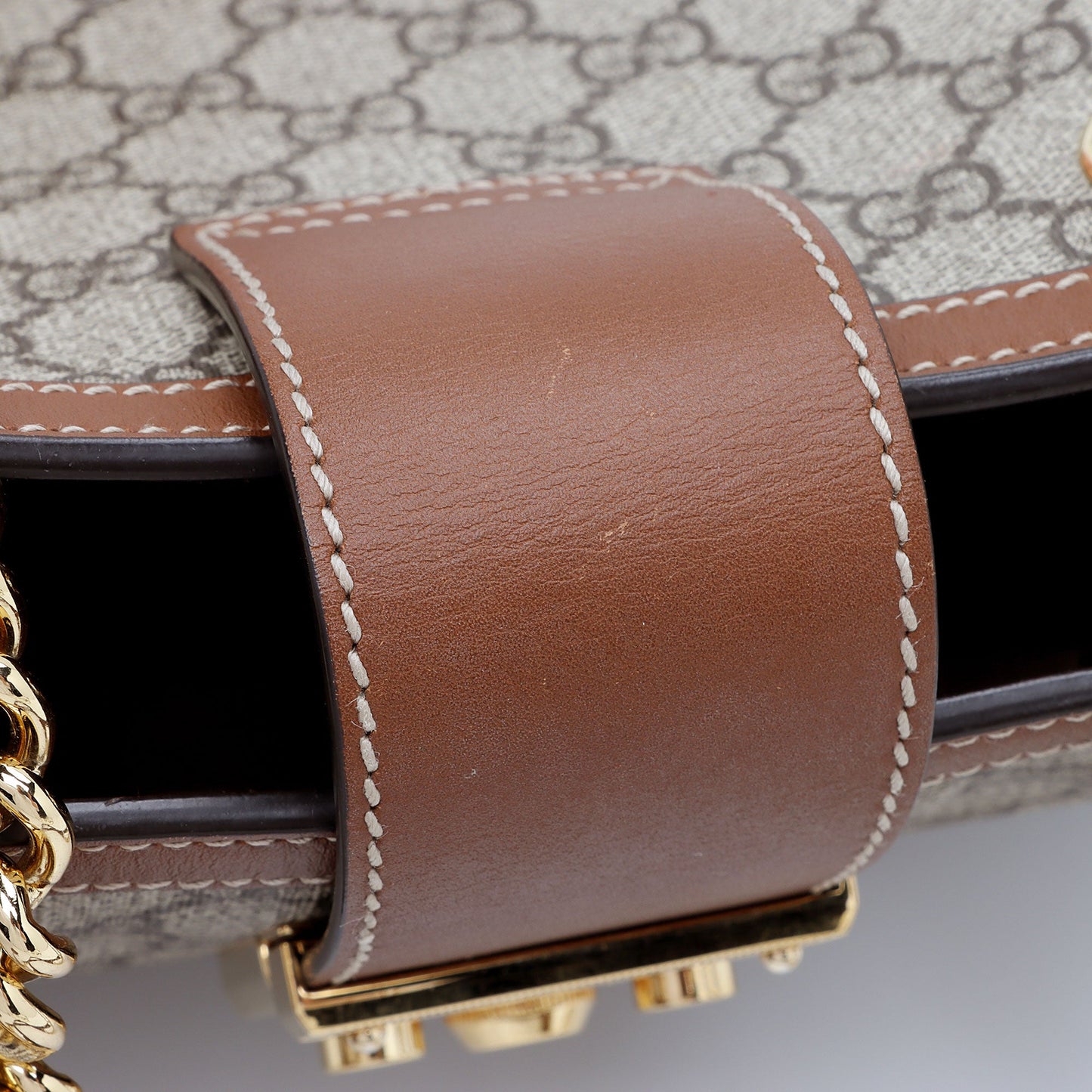 Gucci GG Supreme Padlock Chain Small Shoulder Bag (SHF-Z3zmfK)