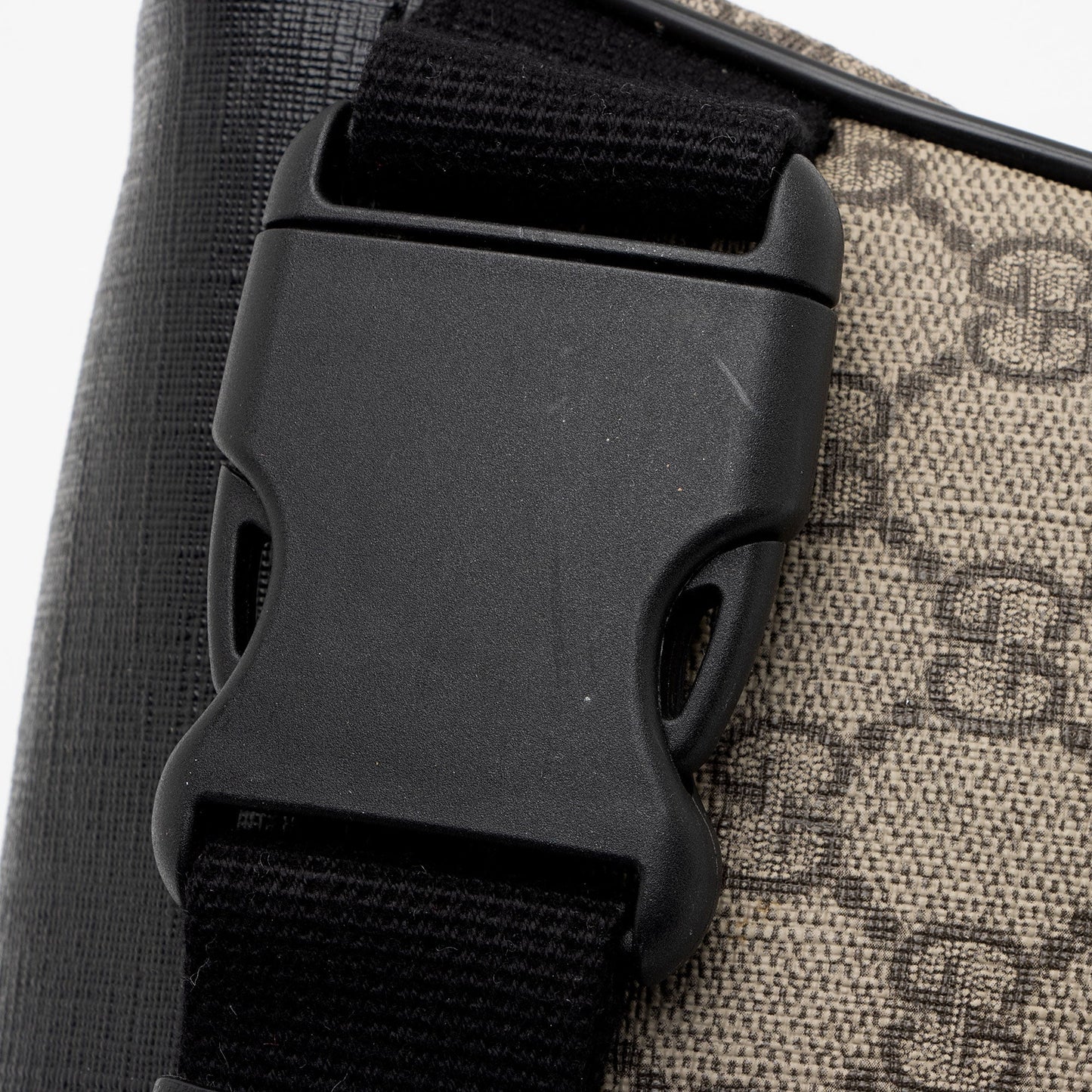 Gucci GG Supreme Small Belt Bag (SHF-Owq7L8)
