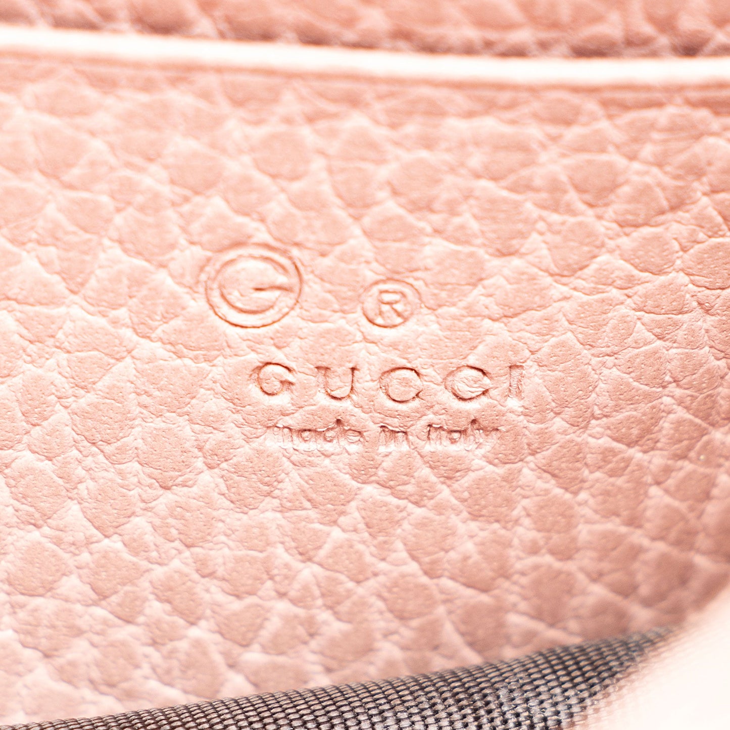 Gucci Leather Interlocking G Chain Wallet (SHF-ynDxvx)