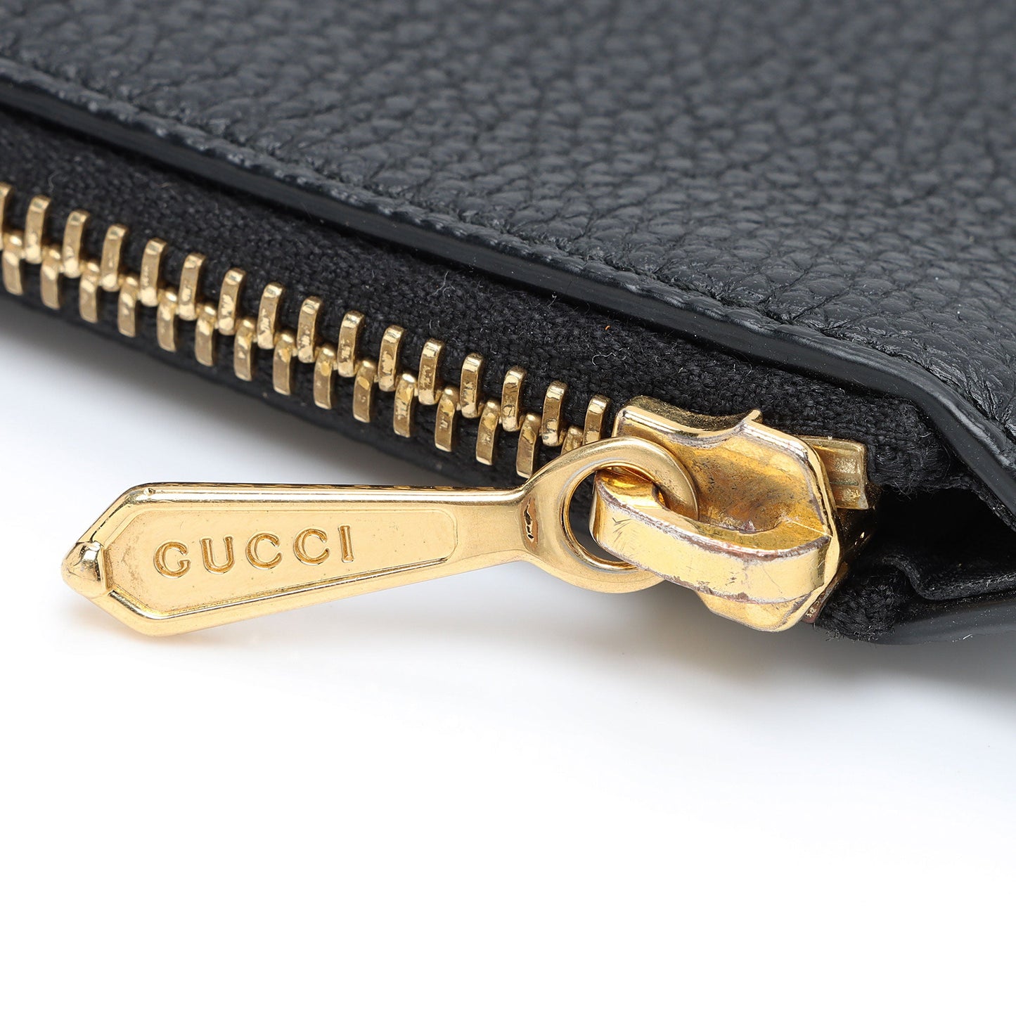Gucci Grained Leather Zumi Pouch (SHF-AvV2u4)