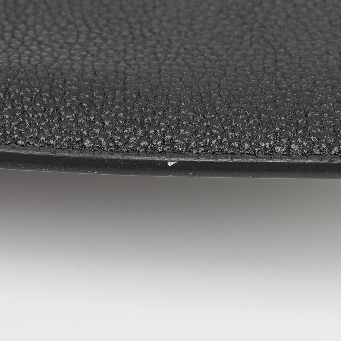 Gucci Grained Leather Zumi Pouch (SHF-AvV2u4)