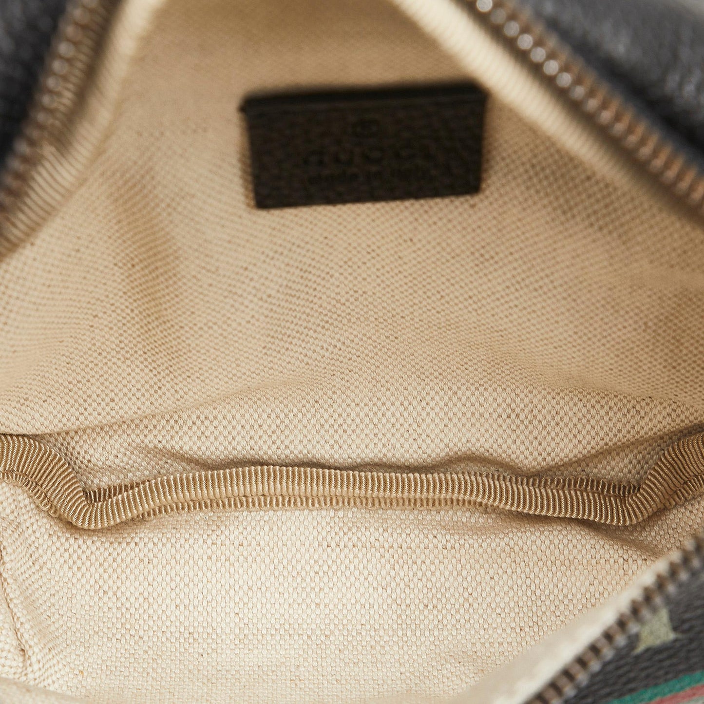 Gucci Gucci Logo Belt Bag (SHG-3AcyAF)