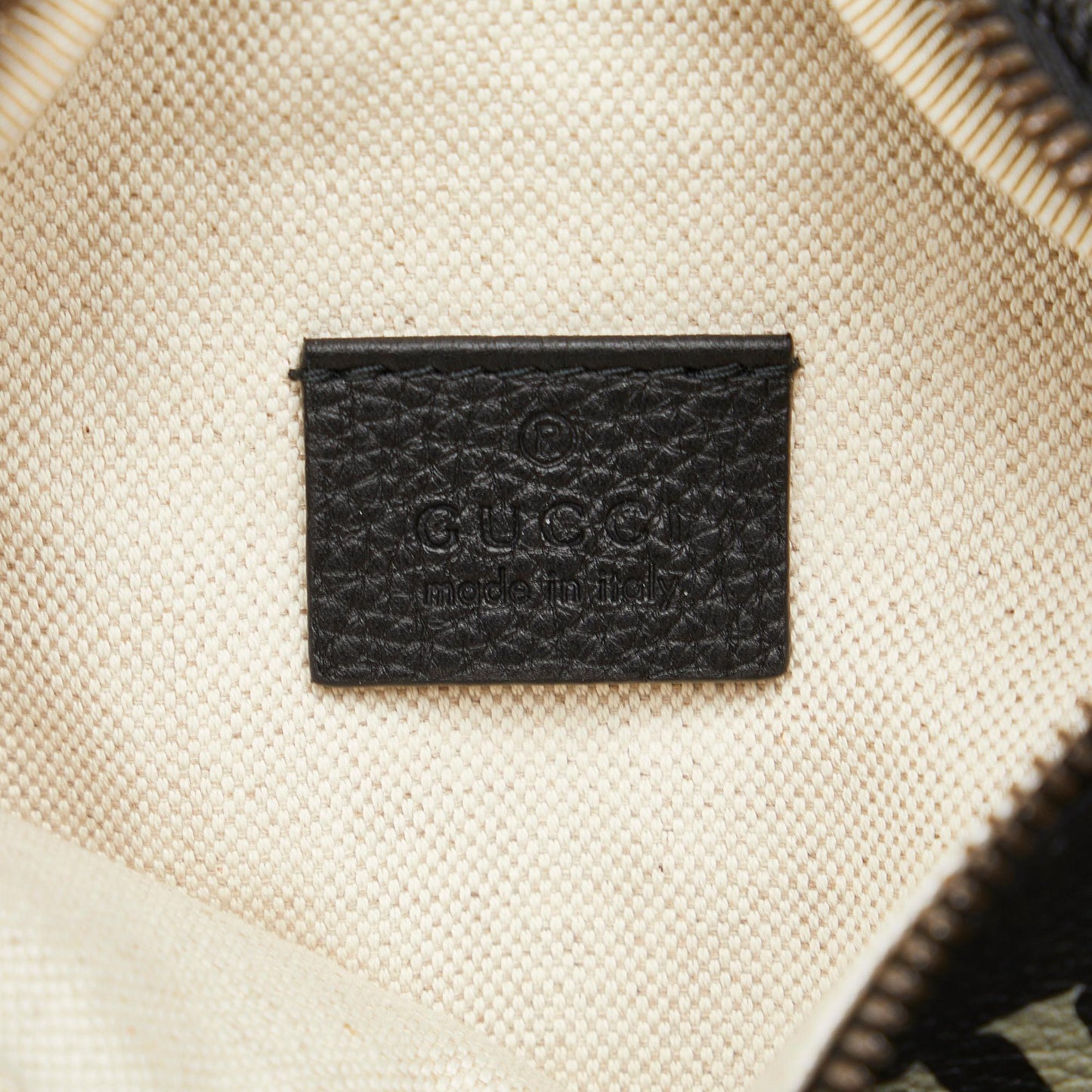 Gucci Gucci Logo Belt Bag (SHG-3AcyAF)