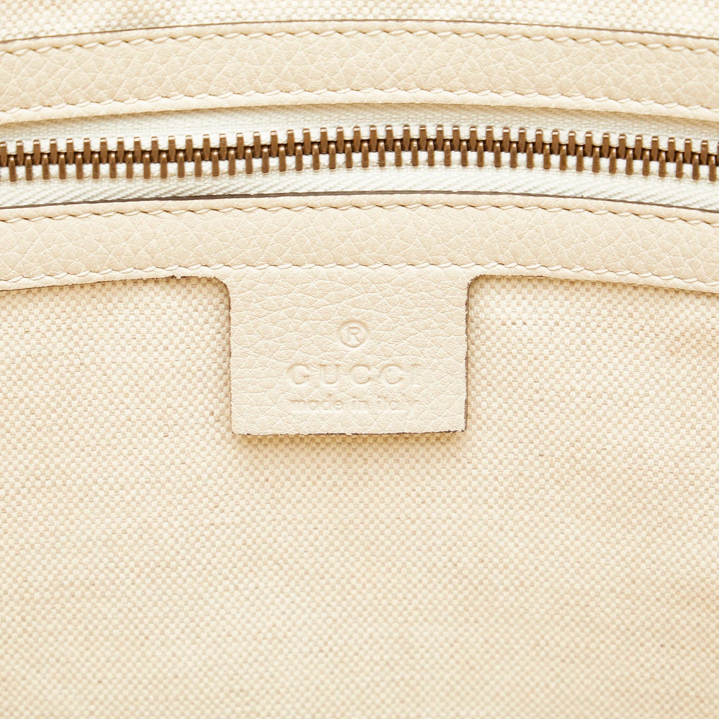 Gucci Gucci Logo Half Moon (SHG-FVuWqd)