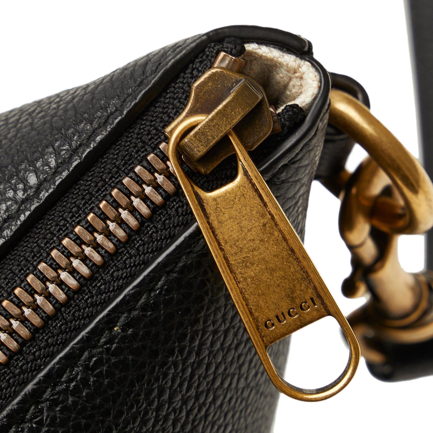Gucci Gucci Logo Leather Clutch Bag (SHG-Gyg3CU)