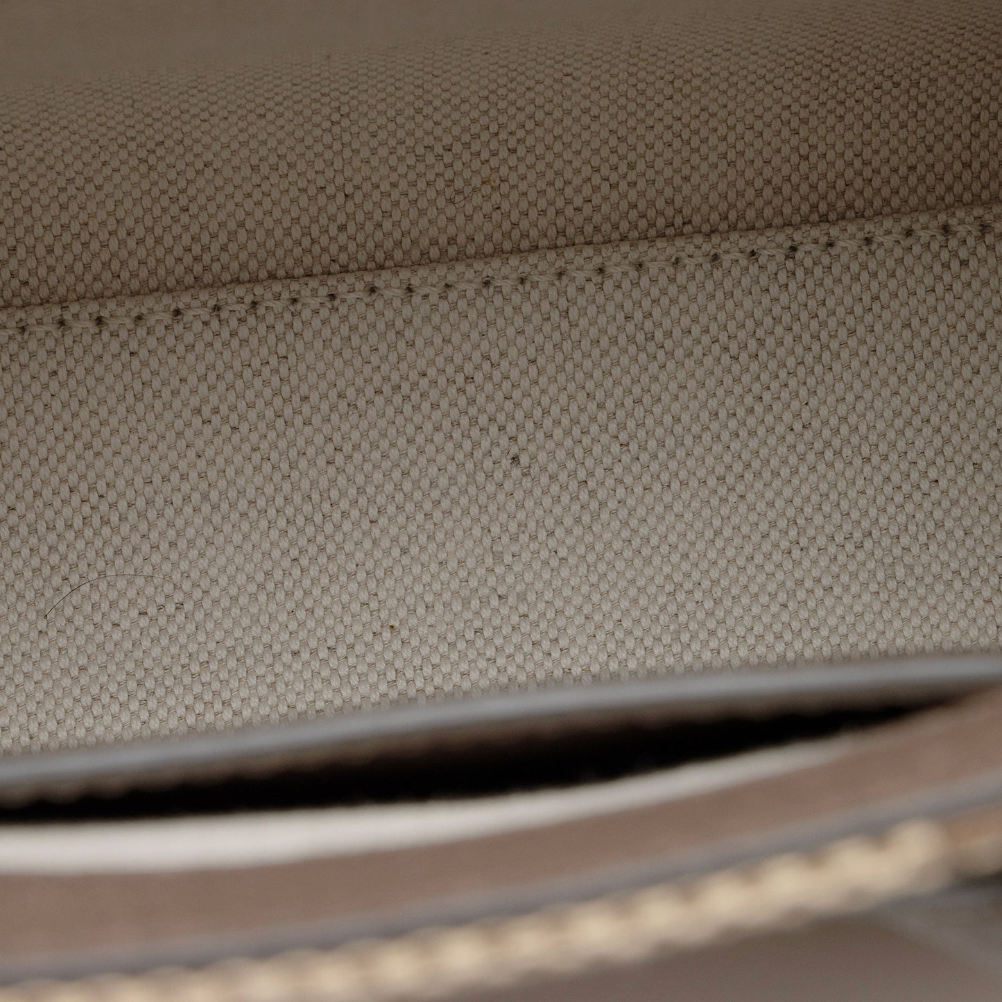 Gucci Jumbo GG Canvas Vertical Mini Tote (SHF-WxnvE9)
