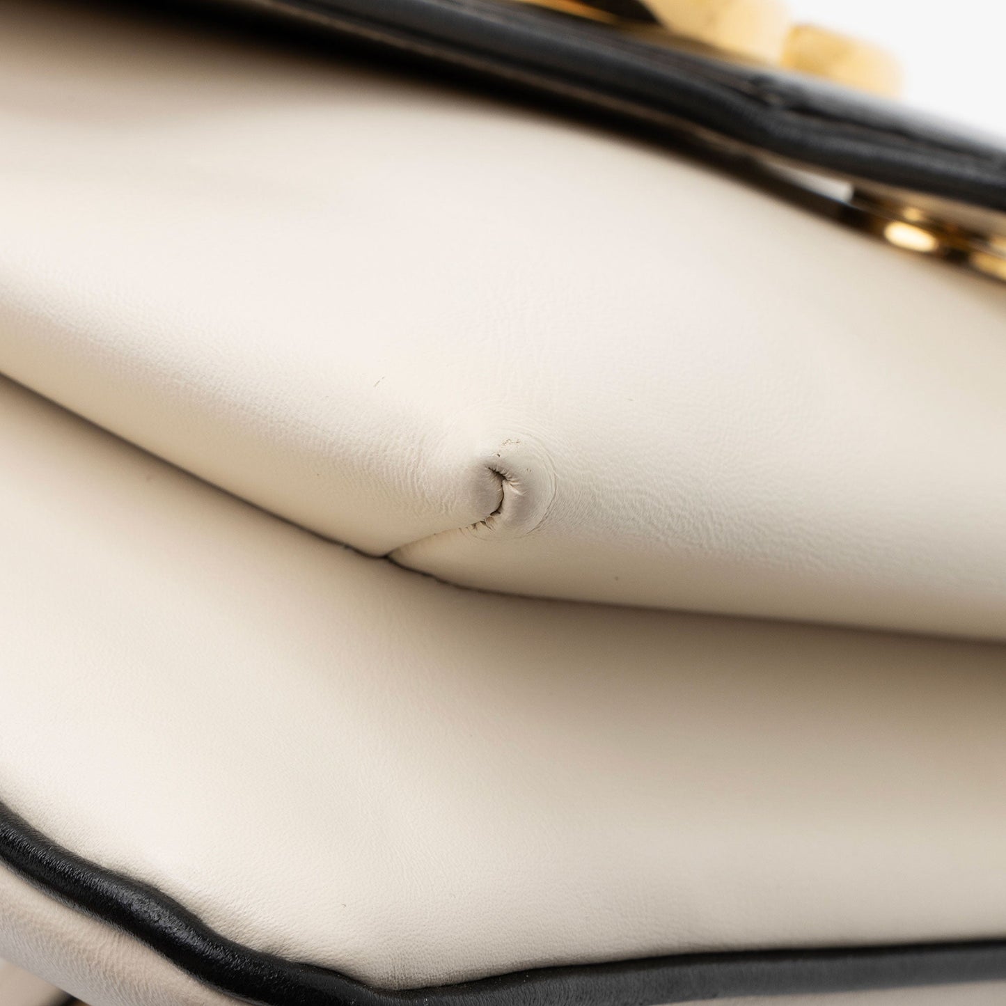 Gucci Leather Arli Medium Shoulder Bag (SHF-NCcLj2)