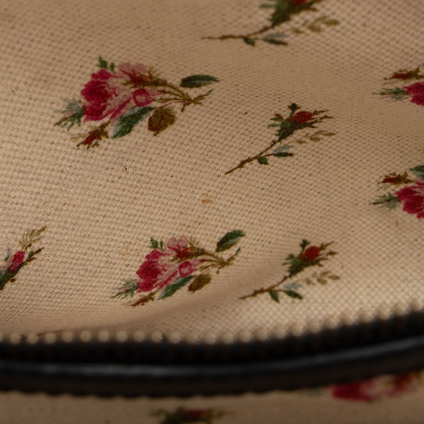 Gucci Leather Embroidered Rose Dionysus Medium Shoulder Bag (SHF-sxhk6S)