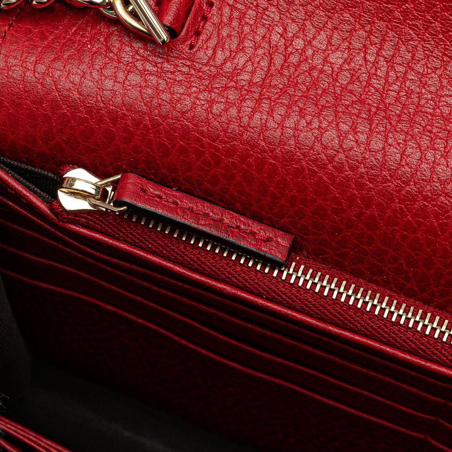 Gucci Leather Interlocking G Dollar Wallet on Chain