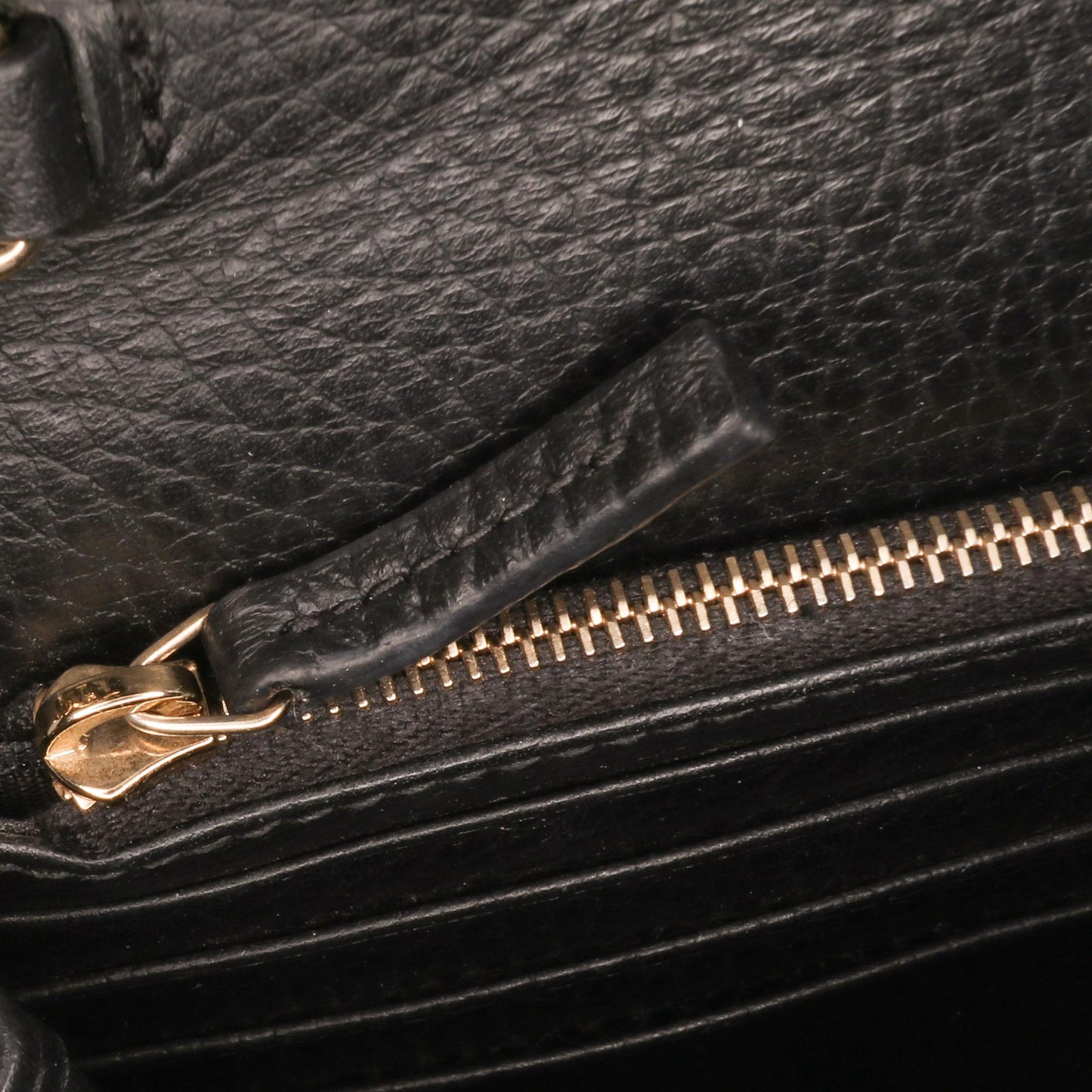 Gucci Leather Interlocking G Dollar Wallet on Chain