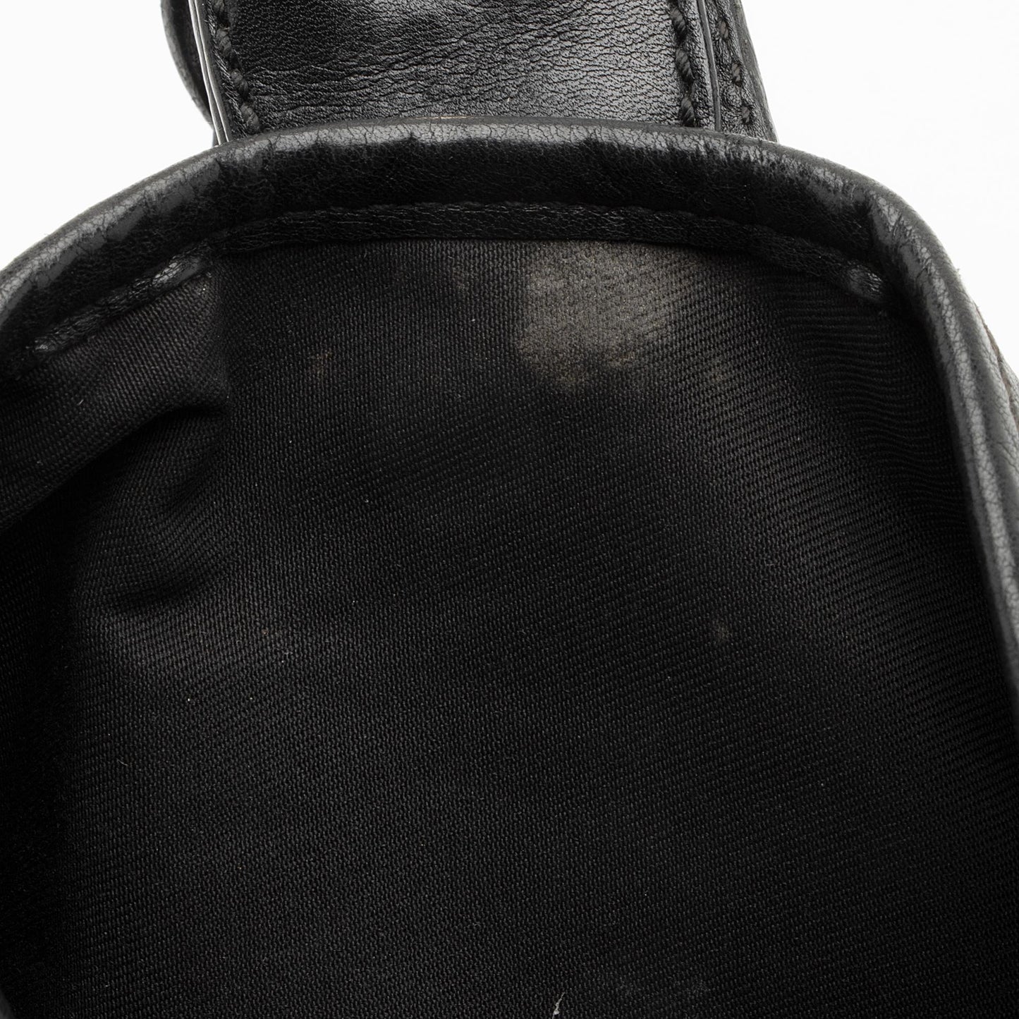 Gucci Leather Pelham Medium Shoulder Bag (SHF-JJlaoH)