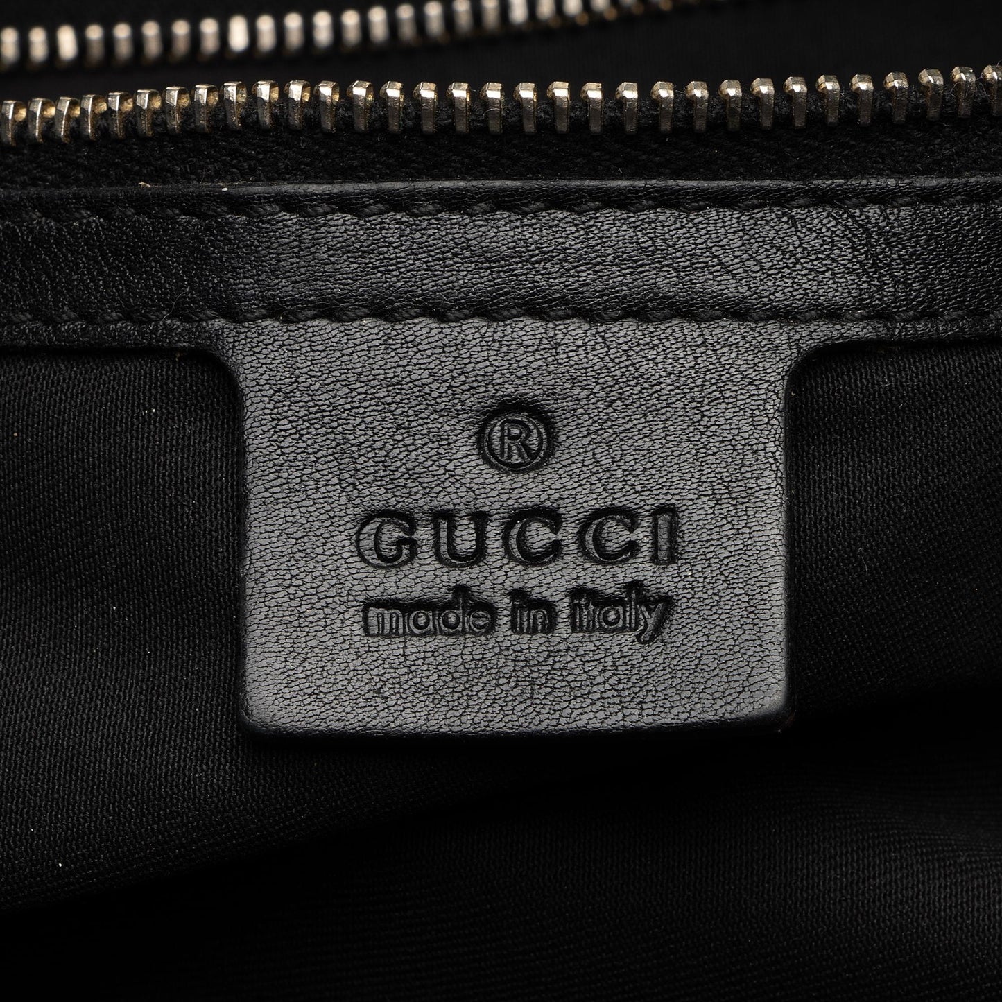 Gucci Leather Pelham Medium Shoulder Bag (SHF-JJlaoH)