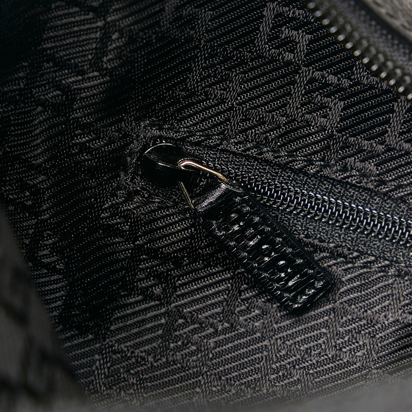 Gucci Leather Shoulder Bag (SHG-Cr1Dv5)