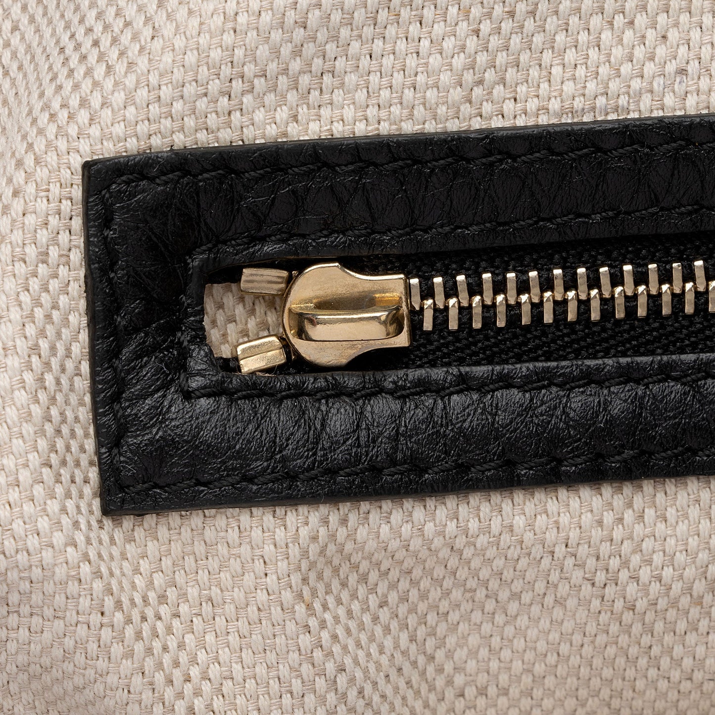 Gucci Leather Soho Top Handle (SHF-LCyvXT)