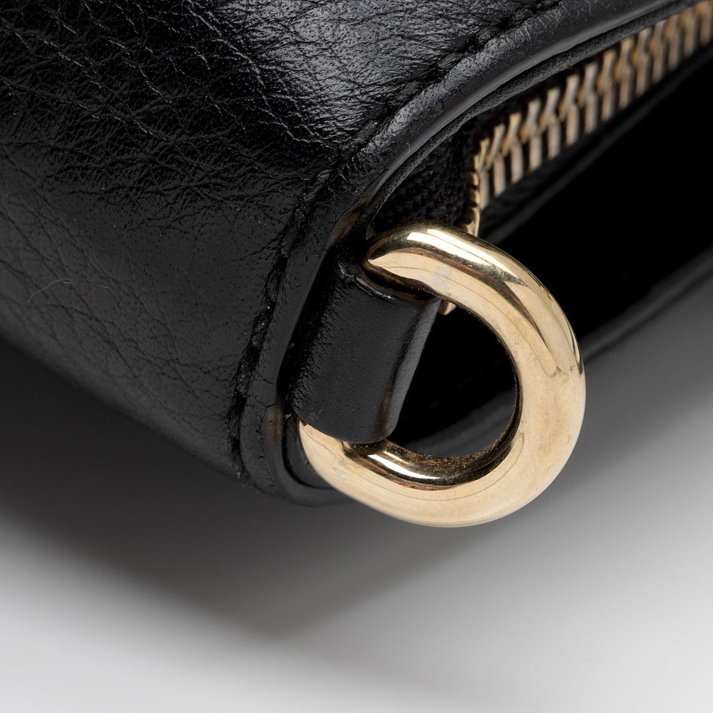 Gucci Leather Soho Top Handle (SHF-LCyvXT)