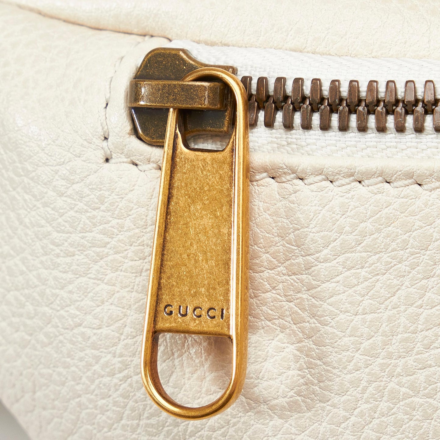 Gucci Logo Belt Bag (SHG-hE8bsr)