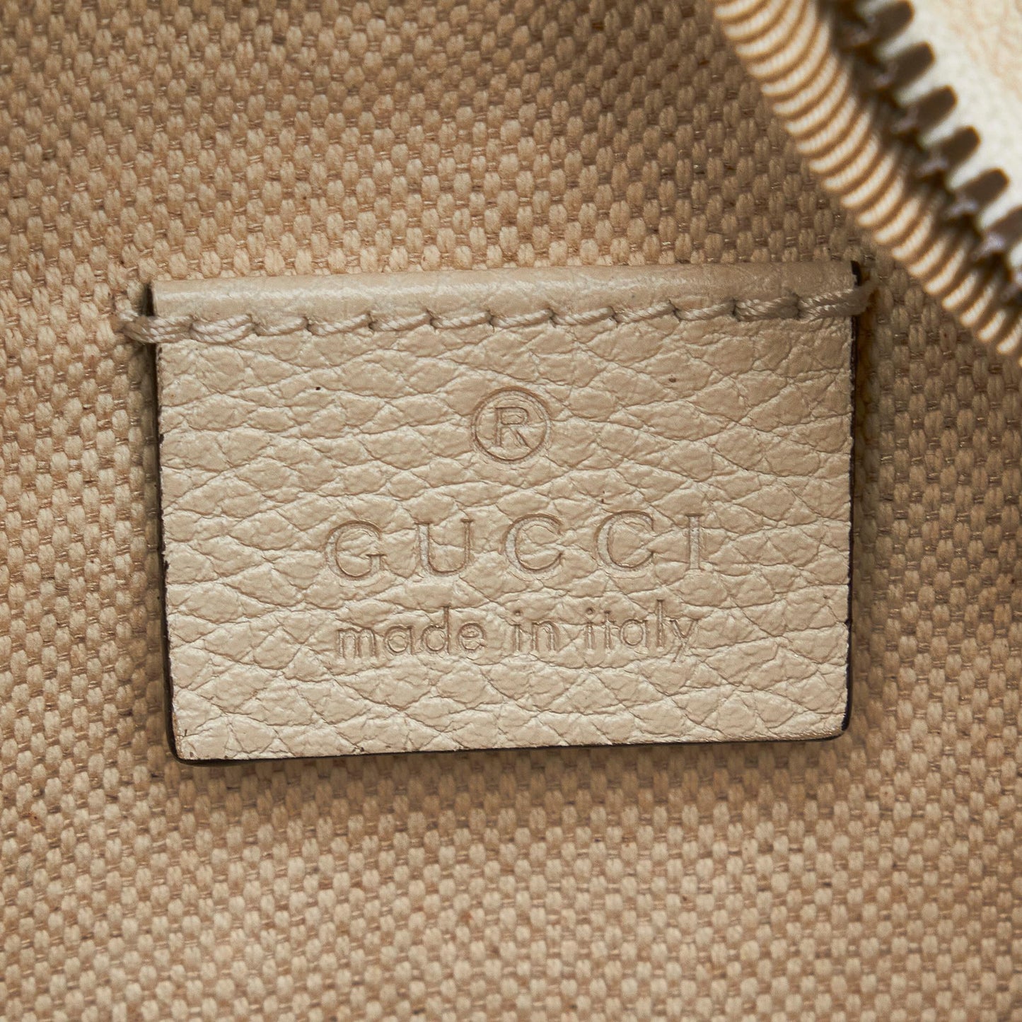 Gucci Logo Belt Bag (SHG-hE8bsr)