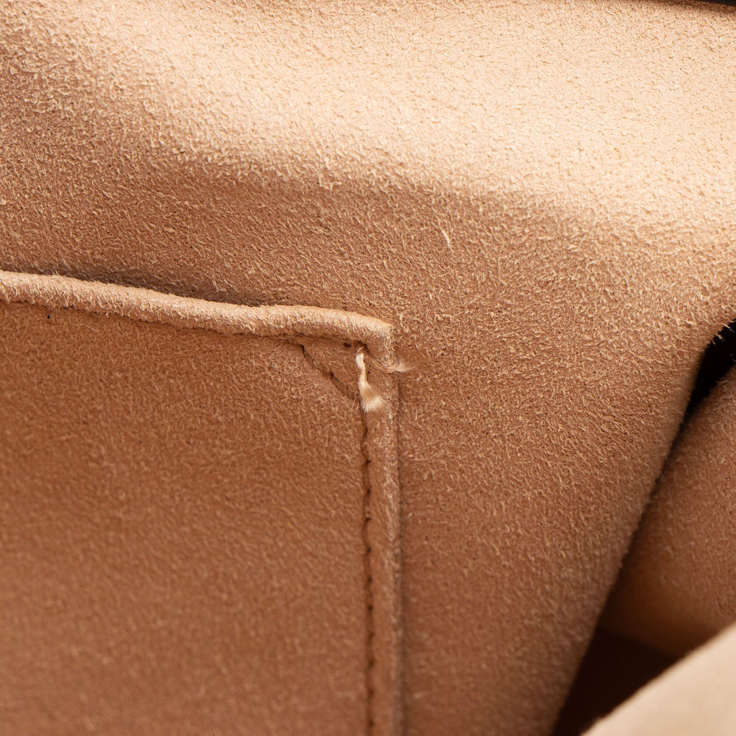 Gucci Matelasse Leather GG Marmont Medium Flap Bag (SHF-Xorpjv)