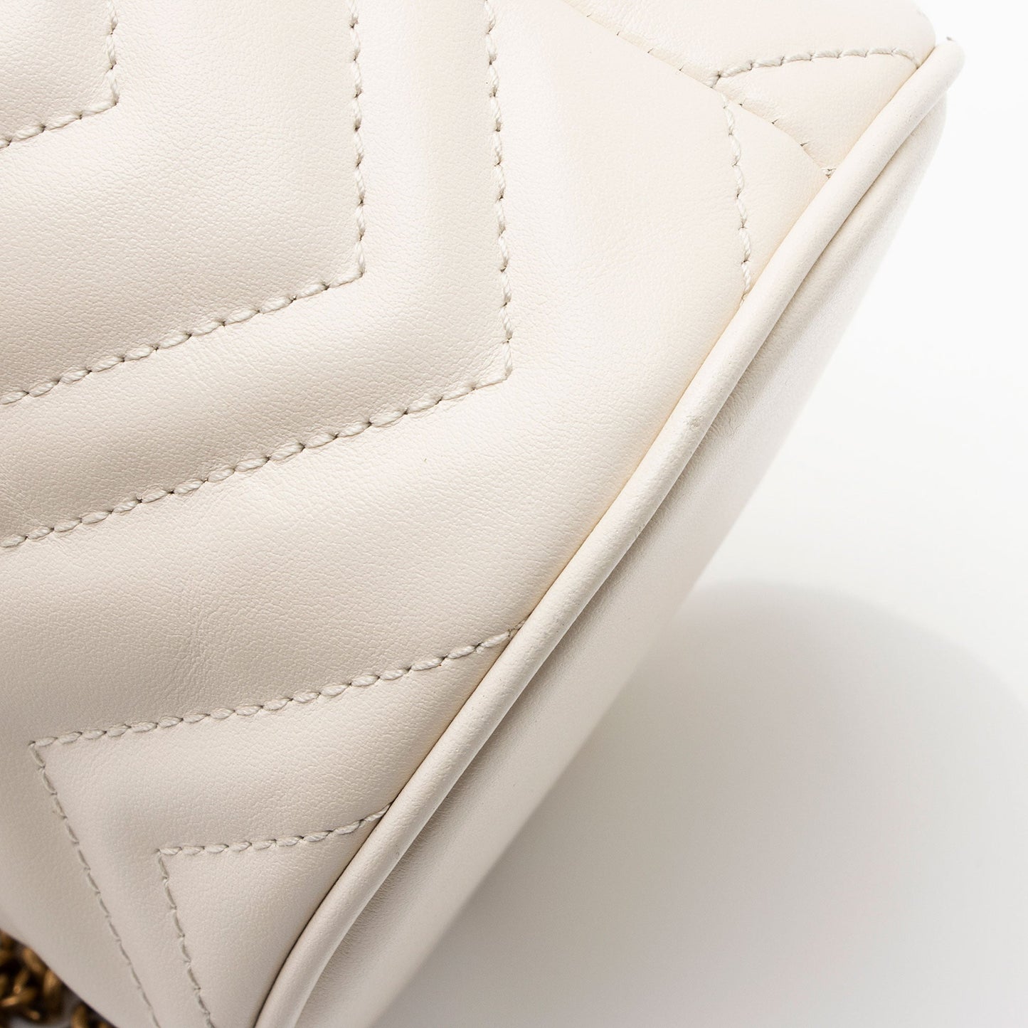 Gucci Matelasse Leather GG Marmont Mini Bucket Bag (SHF-mKaygk)