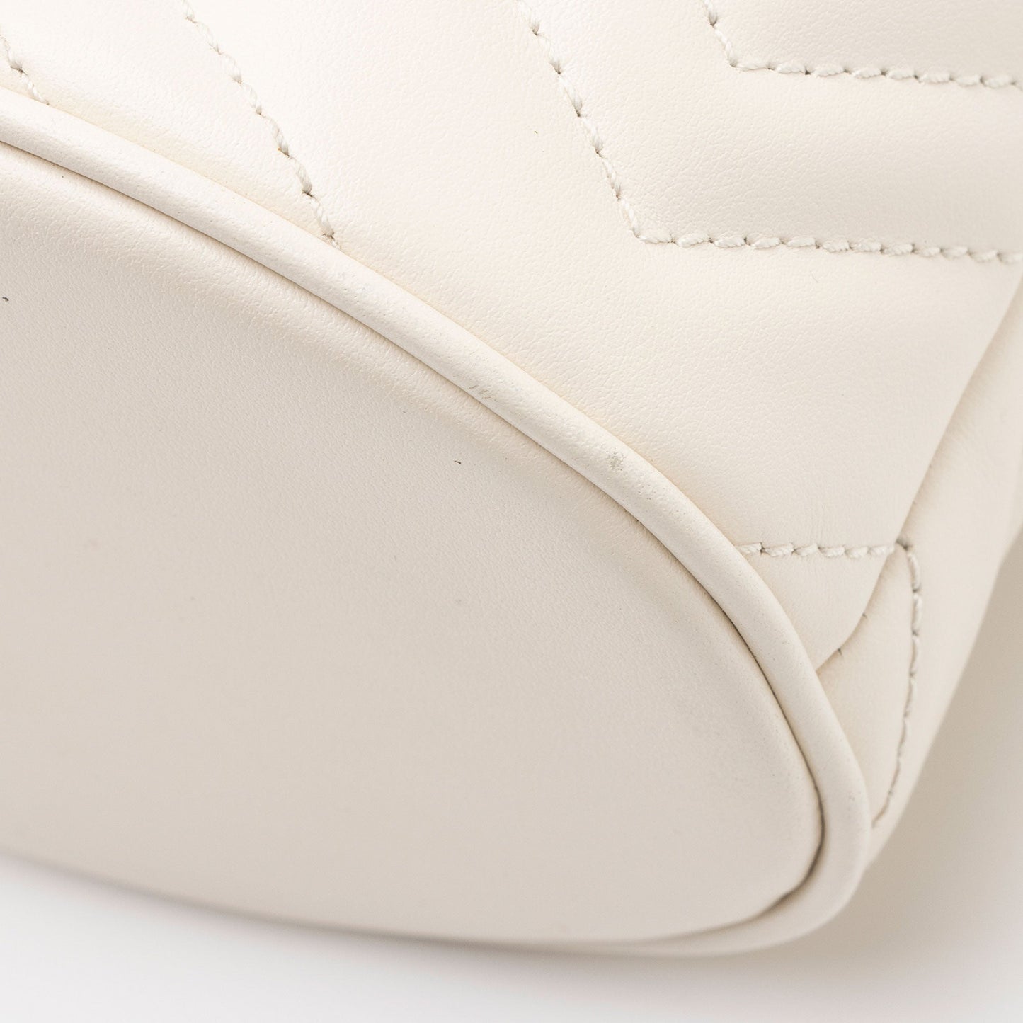 Gucci Matelasse Leather GG Marmont Mini Bucket Bag (SHF-mKaygk)